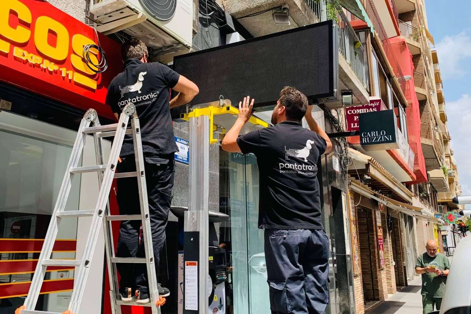 Pantatronic habla sobre las principales ventajas de las banderolas LED