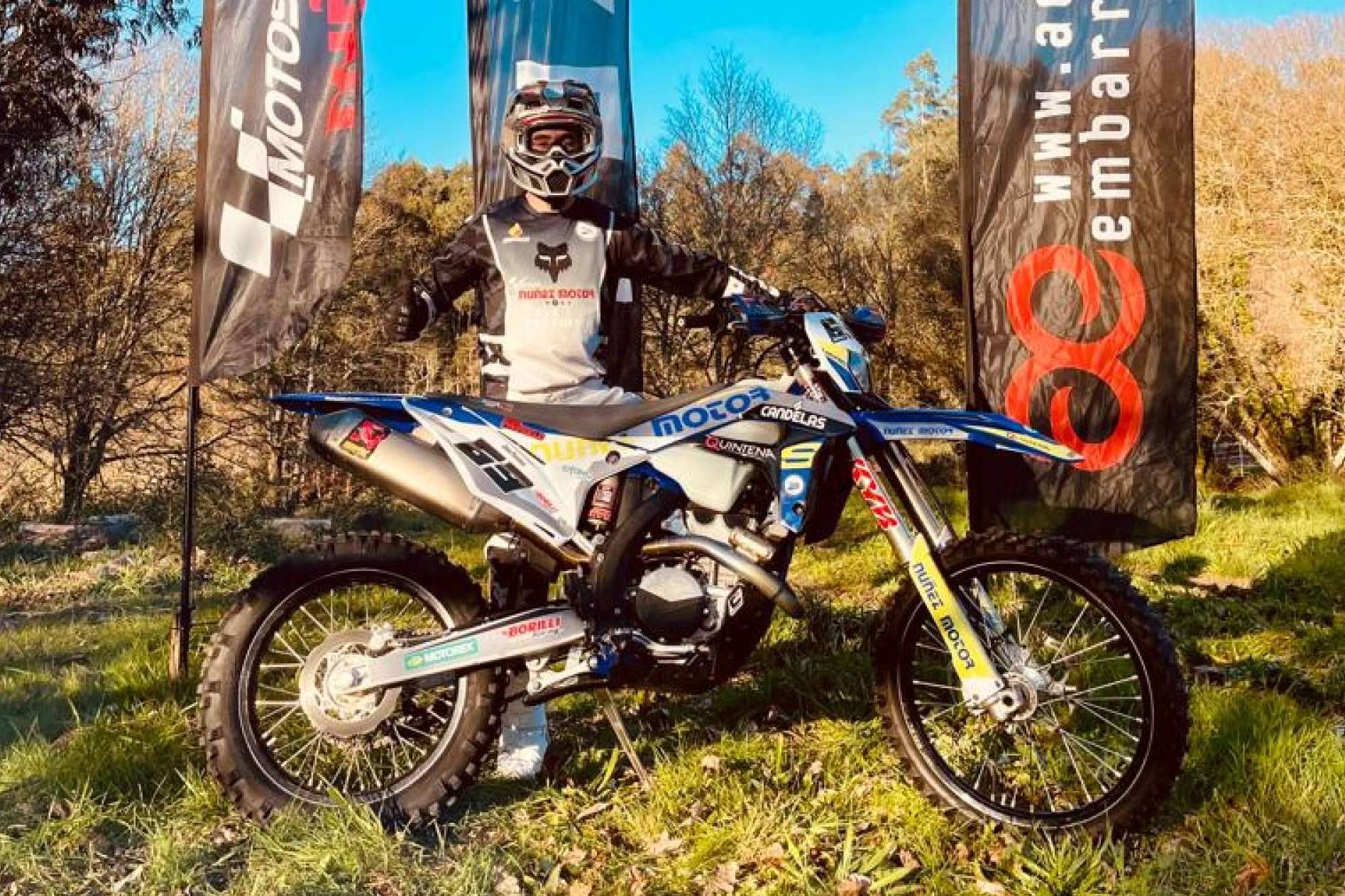 ADHESIVOSSEMBARRADOS ofrece adhesivos personalizados para motos