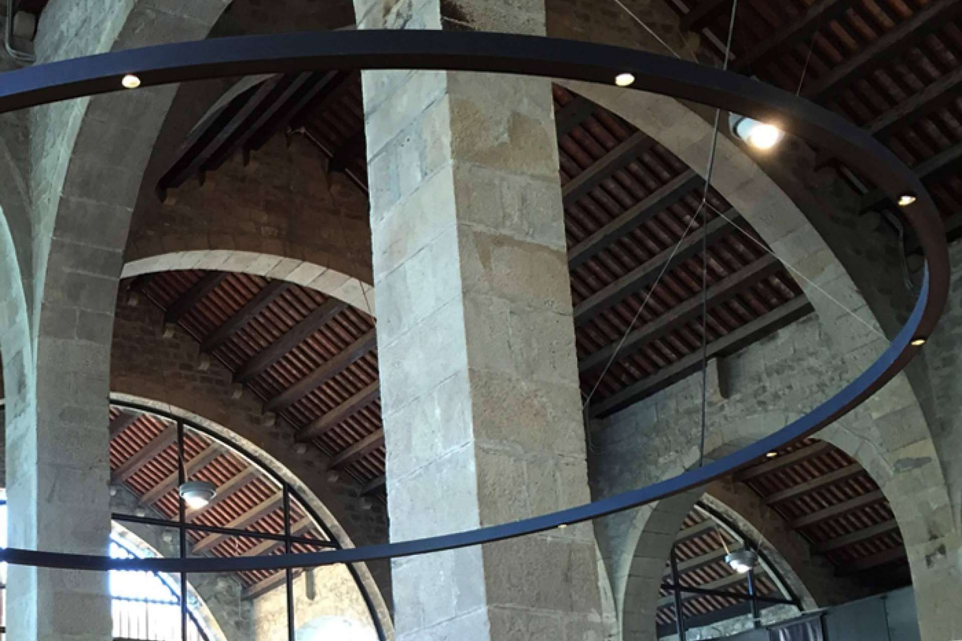 TR Huge, lámparas gigantes para despuntar en proyectos