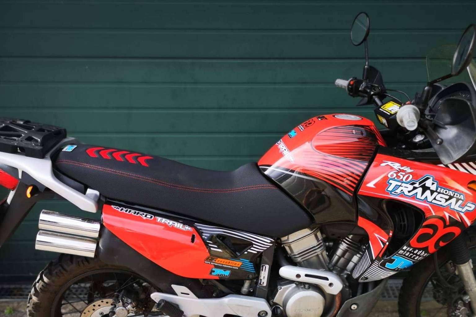 JM Fundas ayuda a tapizar asientos de la moto con estilo personalizado