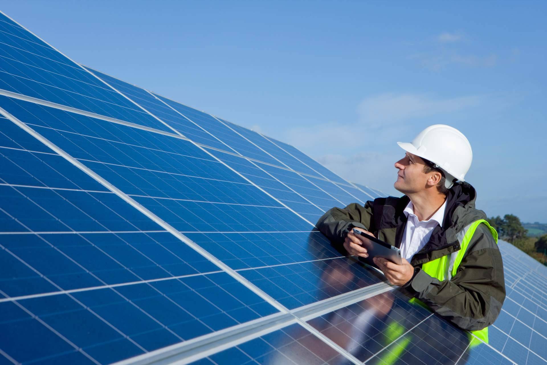 Módulos fotovoltaicos para profesionales y paneles solares, con Solomnia