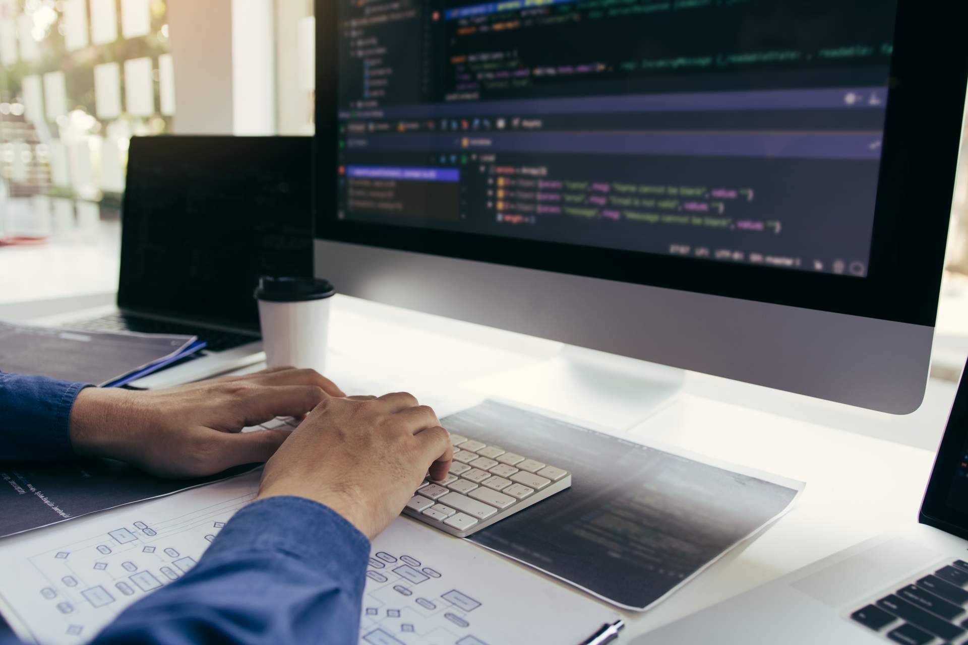 Nomascode proporciona ayuda a empresas y startups para desarrollar aplicaciones móviles y web de forma rápida, con un óptimo diseño y a un coste mínimo