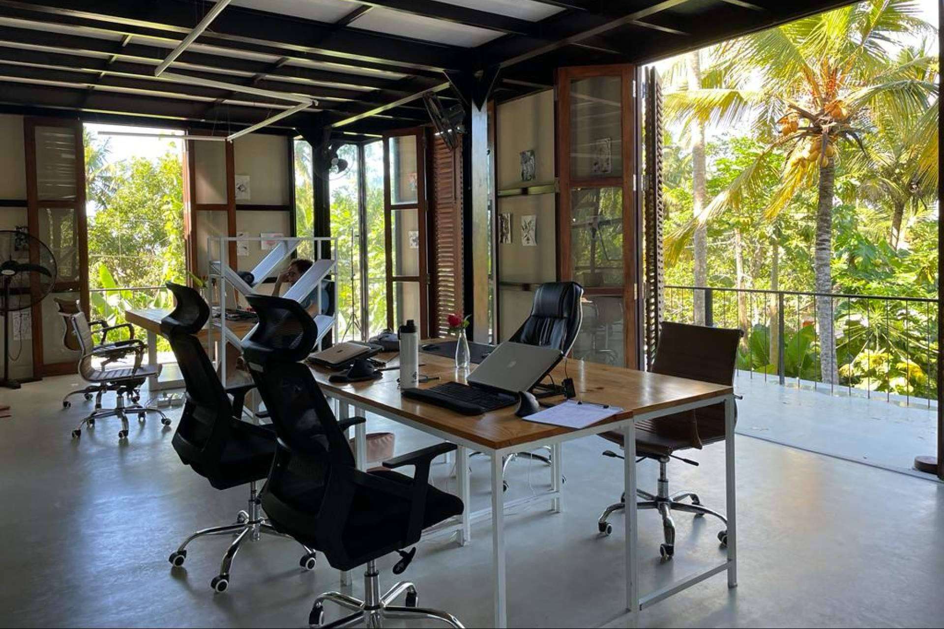 Especialistas en diseño de interiores para oficinas con la metodología Agile Office, por DXMID