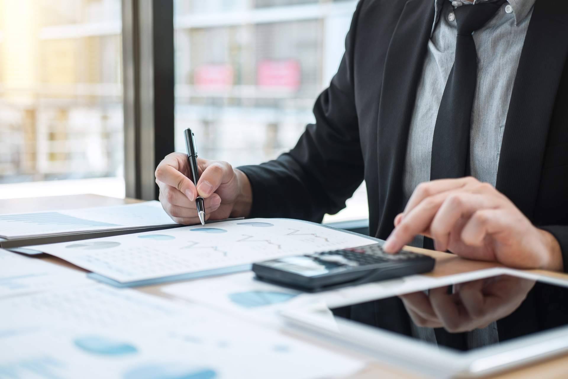 ¿Cómo encontrar una empresa de asesoría contable y financiera con gran experiencia en el mercado colombiano? FRONT A&C SAS