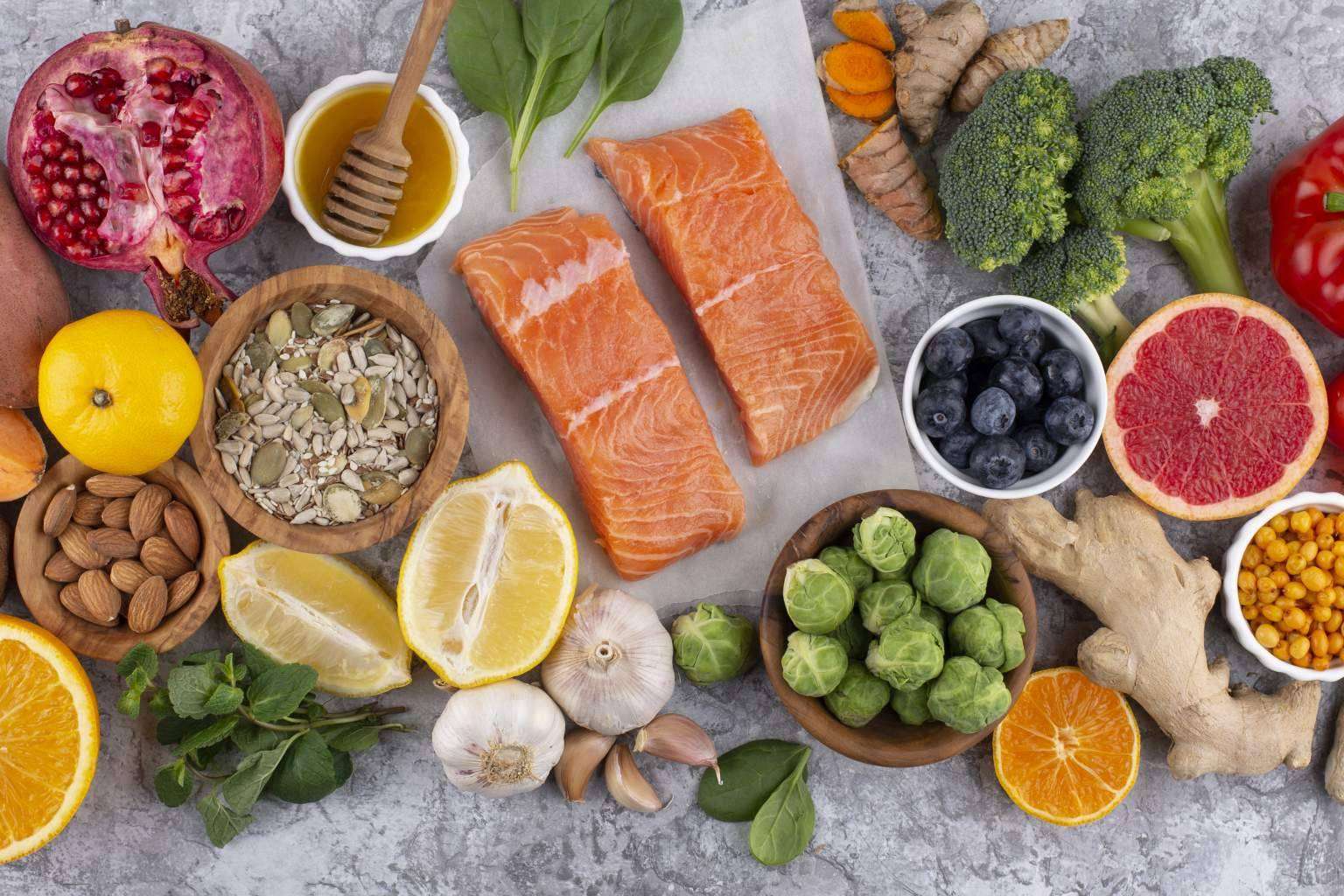 Descubrir los alimentos que pueden mejorar la salud de los ojos, según expertos de Optipunt en óptica en Figueres