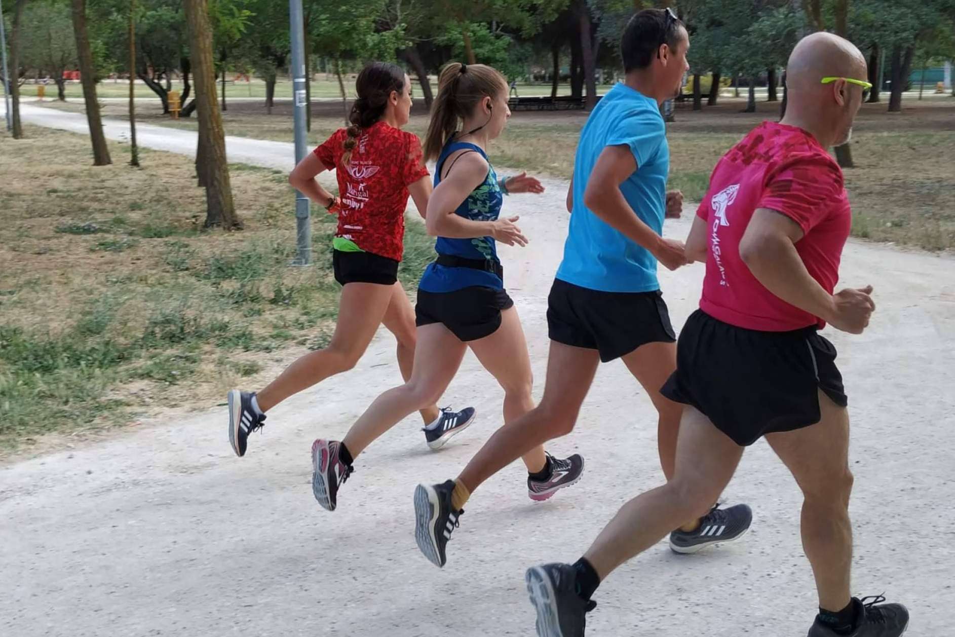 Entrenar junto a corredores expertos de manera presencial o online con la escuela Desafío Running Móstoles