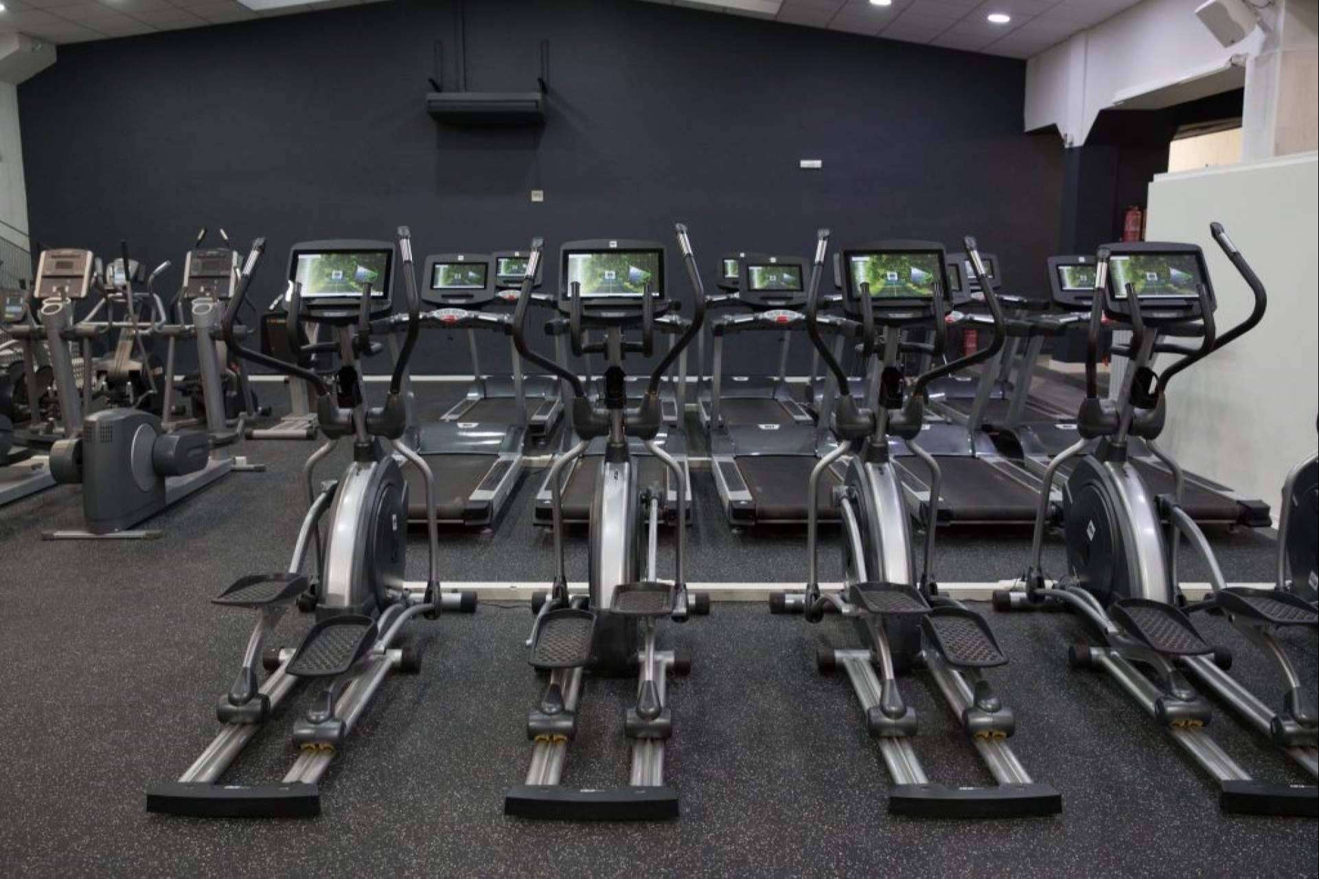 MABUNI, el gimnasio con piscina. Descubrir 'la perla' escondida de Vallecas
