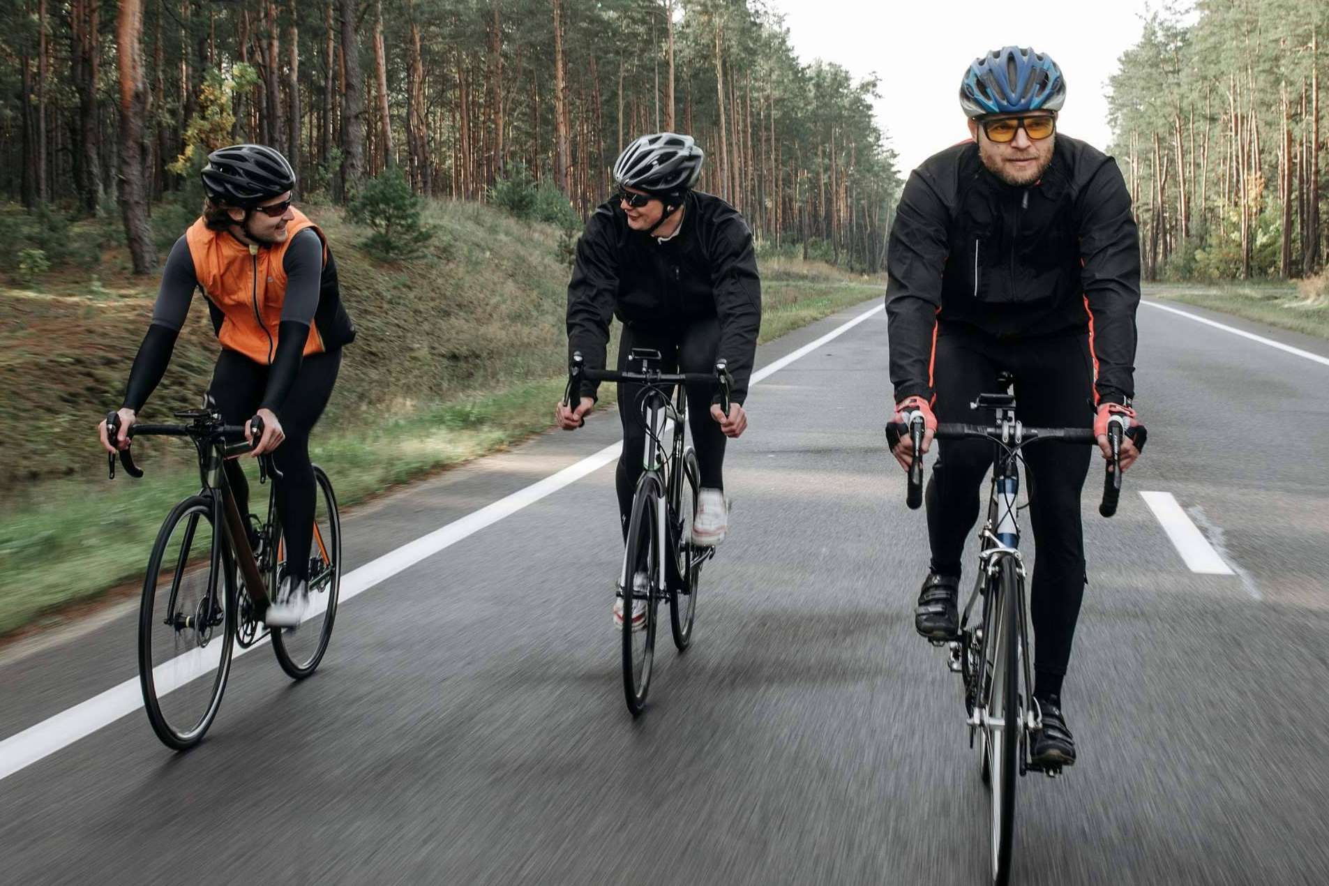¿Cuál es la importancia de las vitaminas Hammer en deportes como ciclismo y running?
