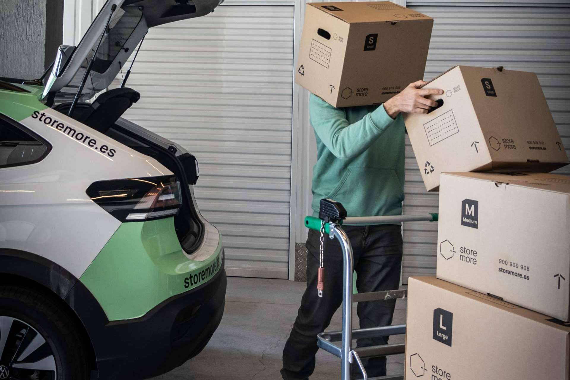 Alquiler de trasteros en Madrid de Storemore para ganar espacio en casa