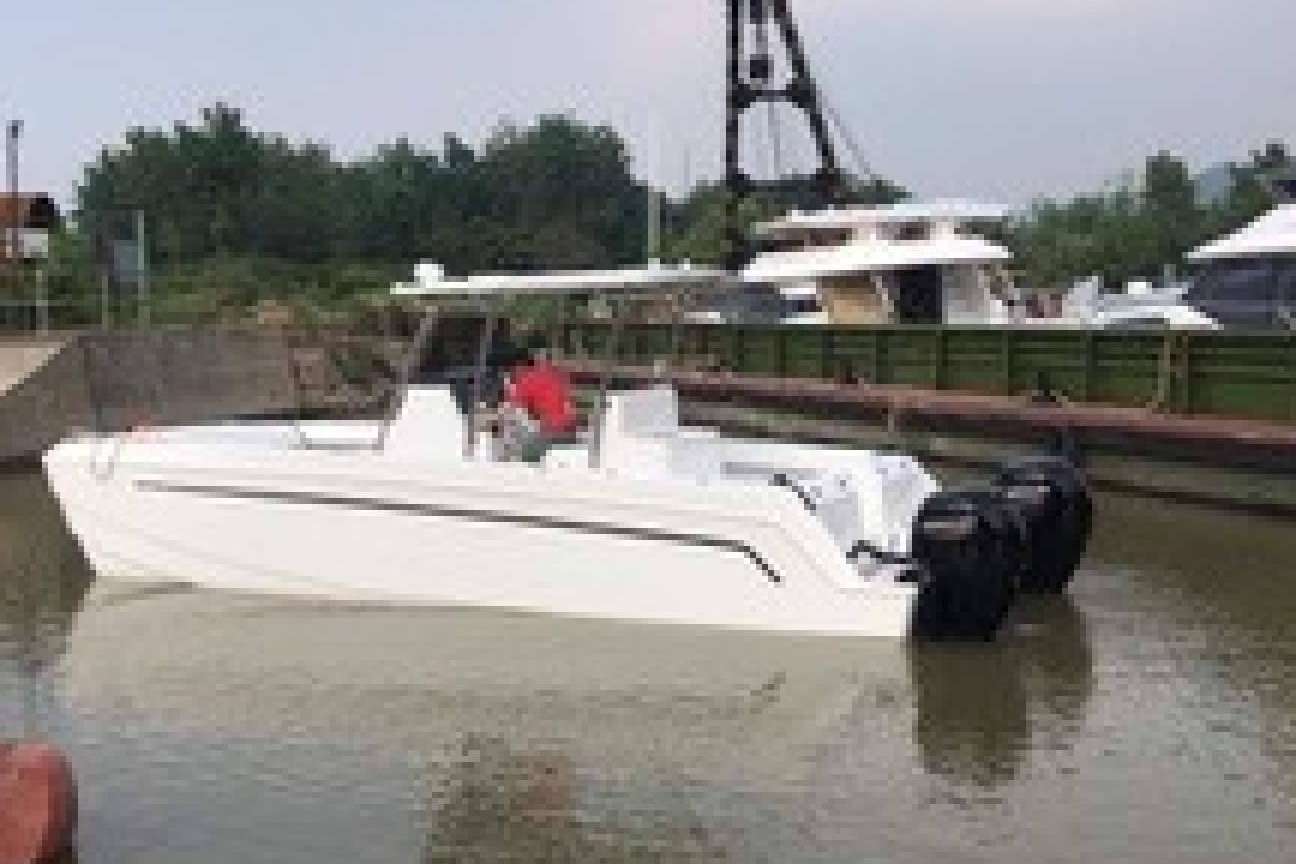 Nautic Service cuenta con catamaranes a motor Aquila