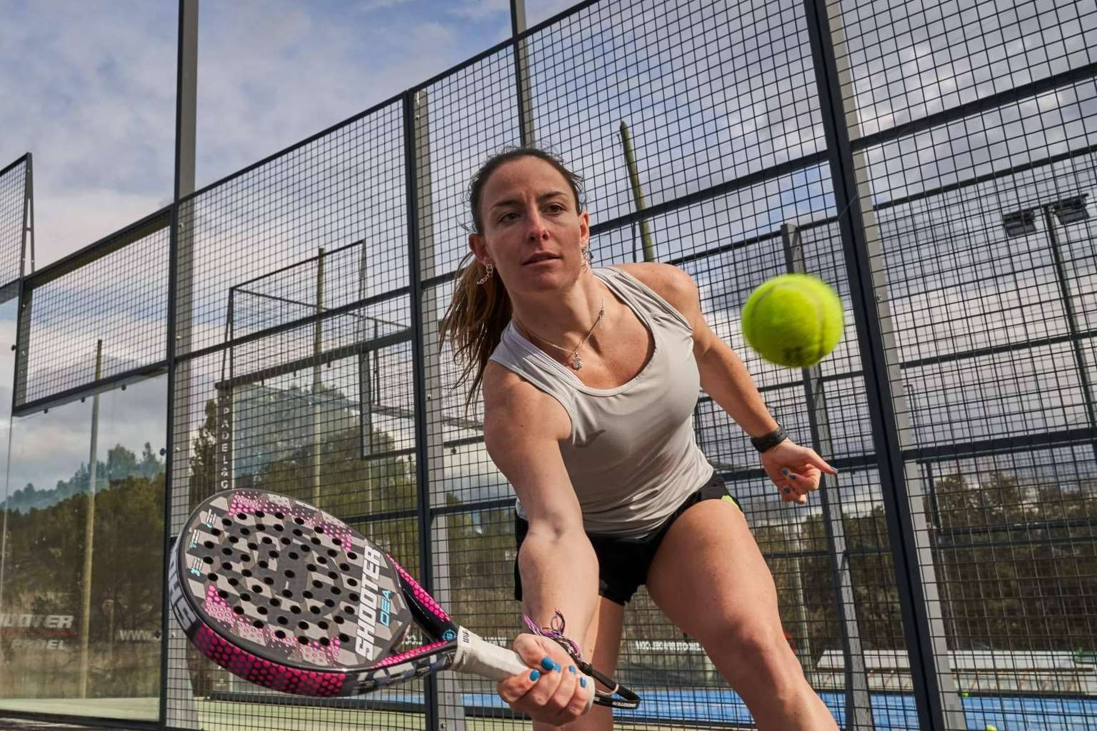 Palas de pádel de fabricación 100 % nacional, con SHOOTER PADEL
