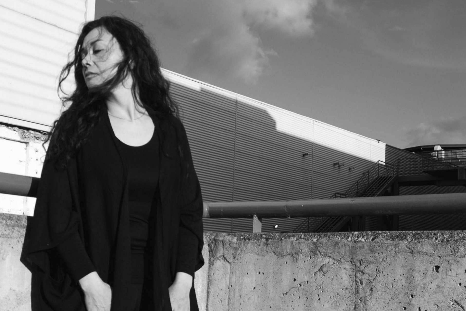 Viajar por Europa en una autocaravana, el nuevo rumbo de la artista textil chilena Claudia Wool