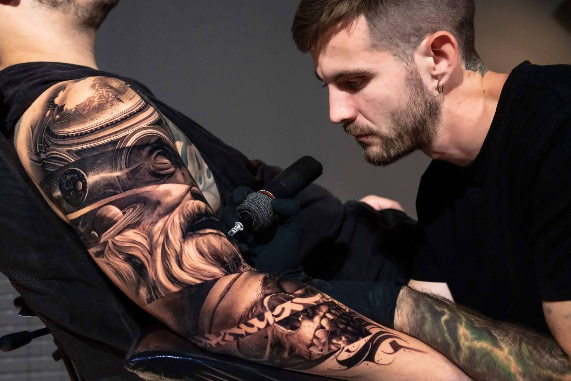 Asistir a cursos de tatuajes en Habbility para mejorar la técnica en retratos realistas