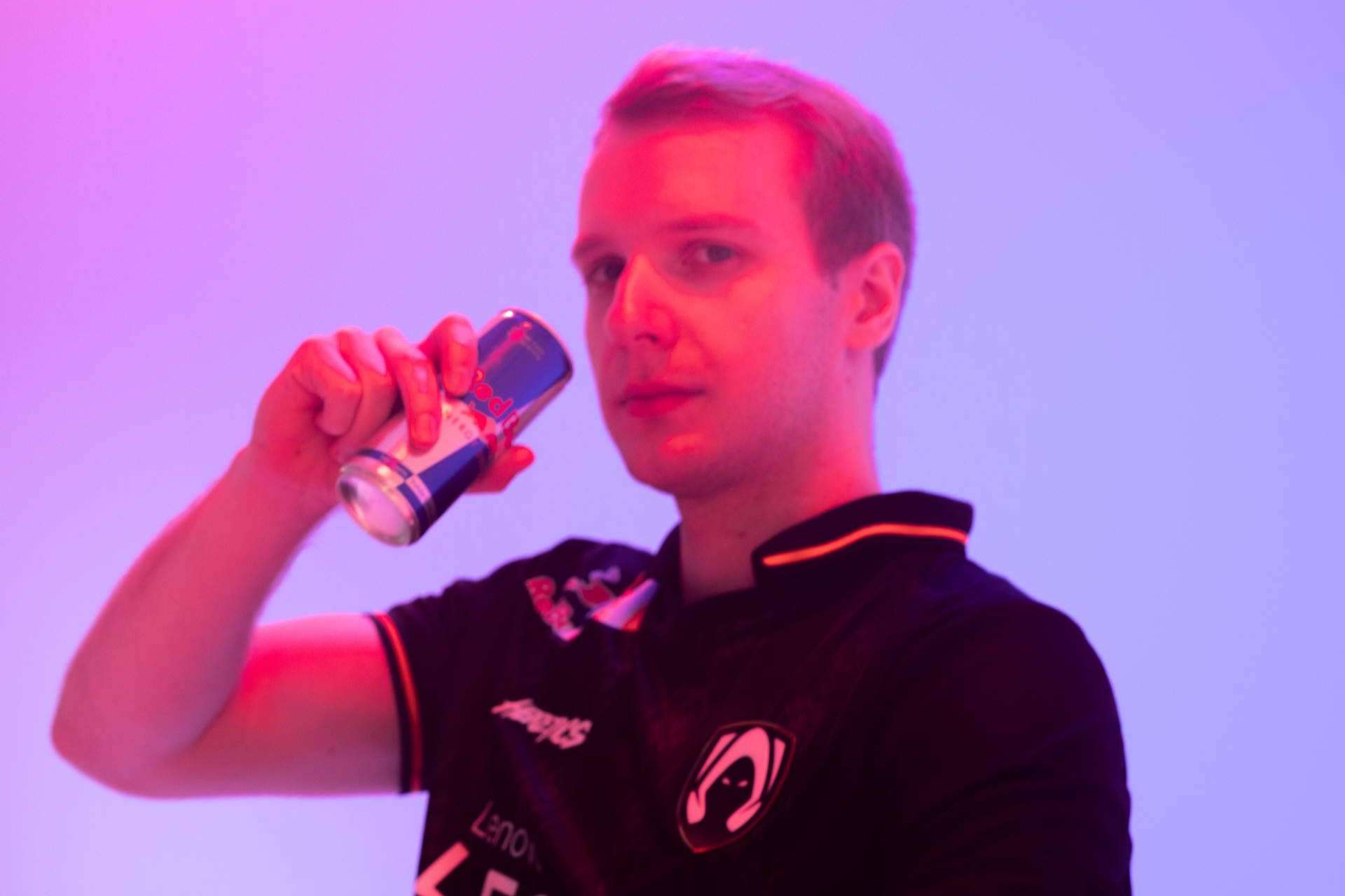 Red Bull se une a Team Heretics