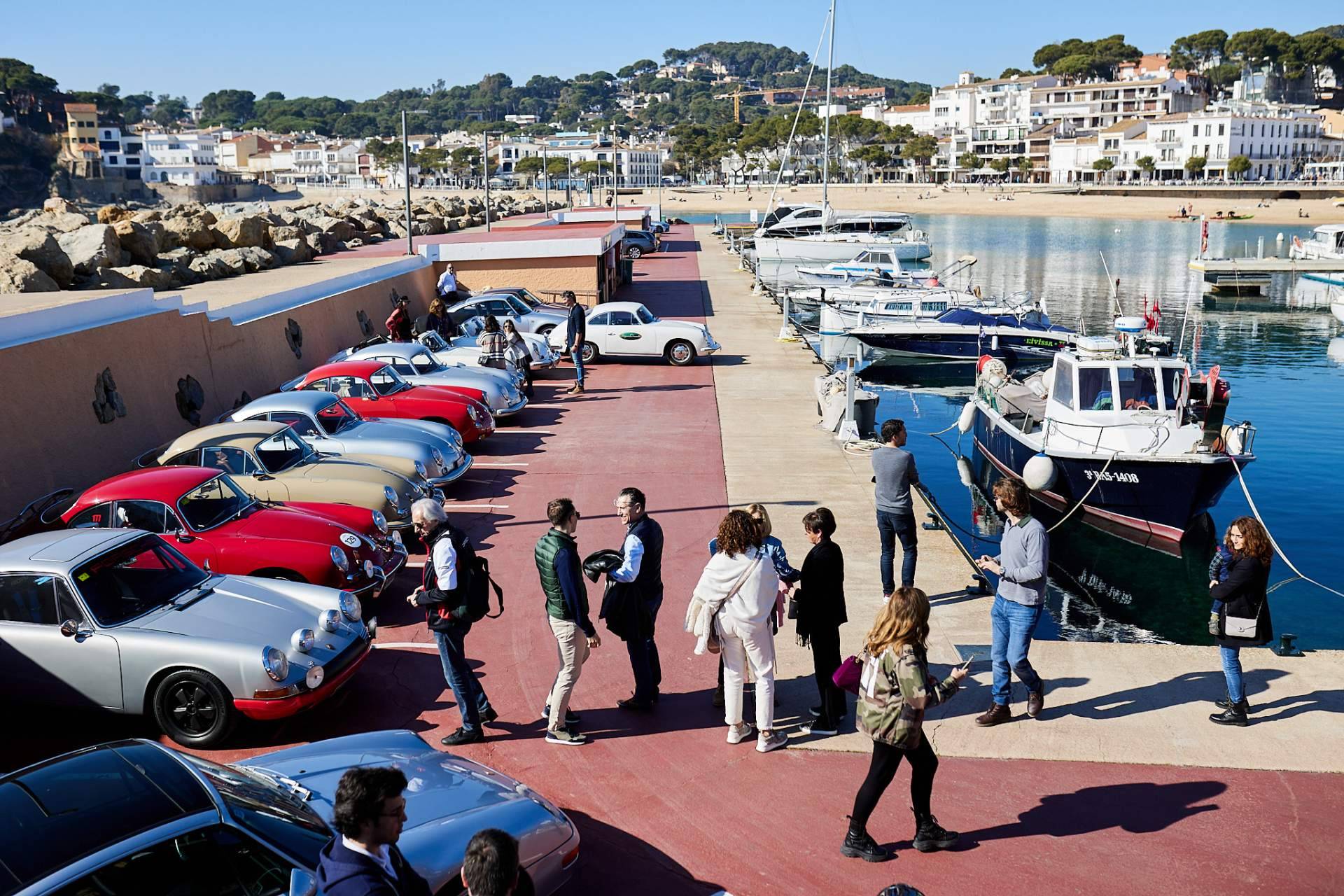Más de 30 coches clásicos se dan cita en la ruta Porsche Girona
