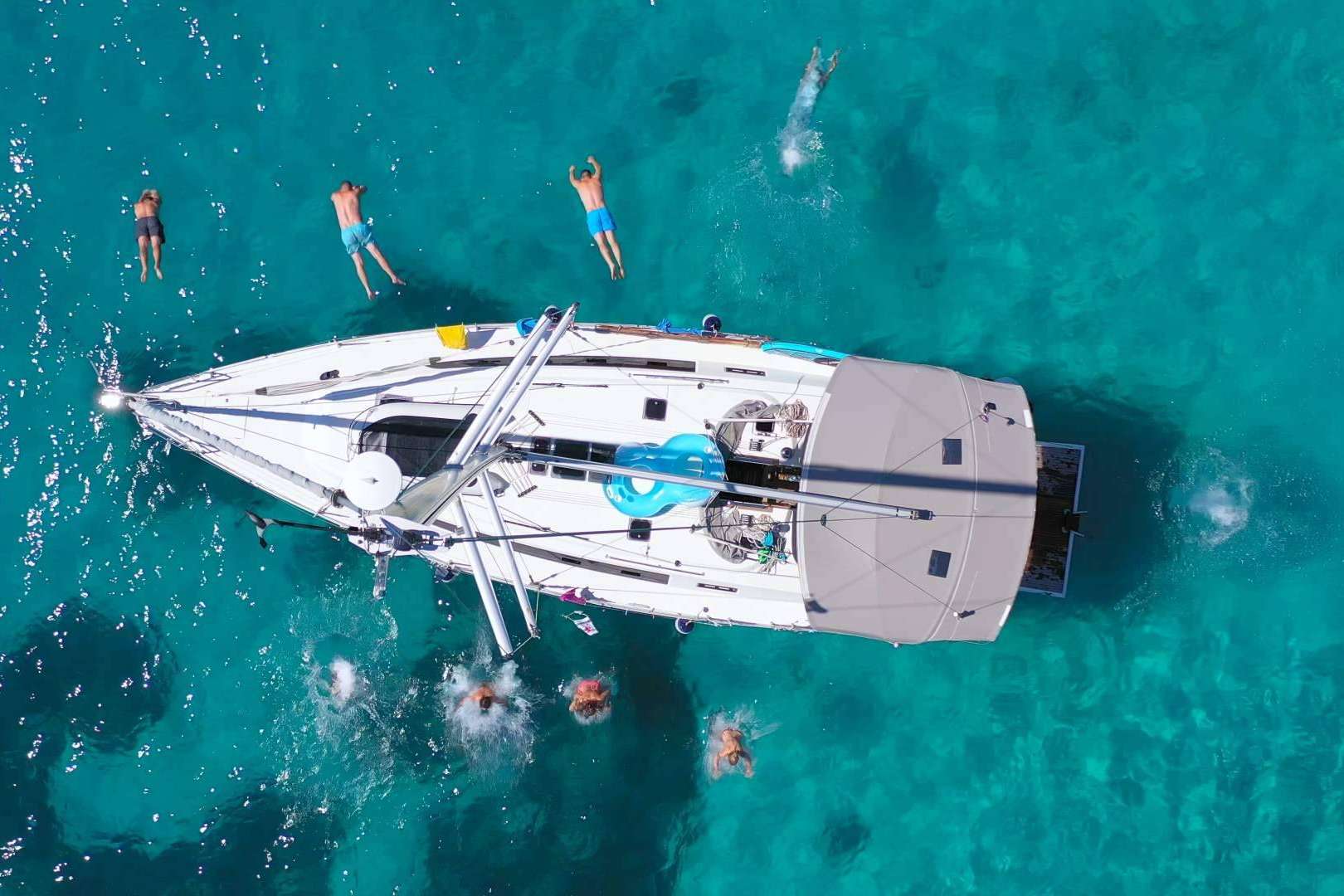 Karamba diseña despedidas de soltero en barco por la costa alicantina