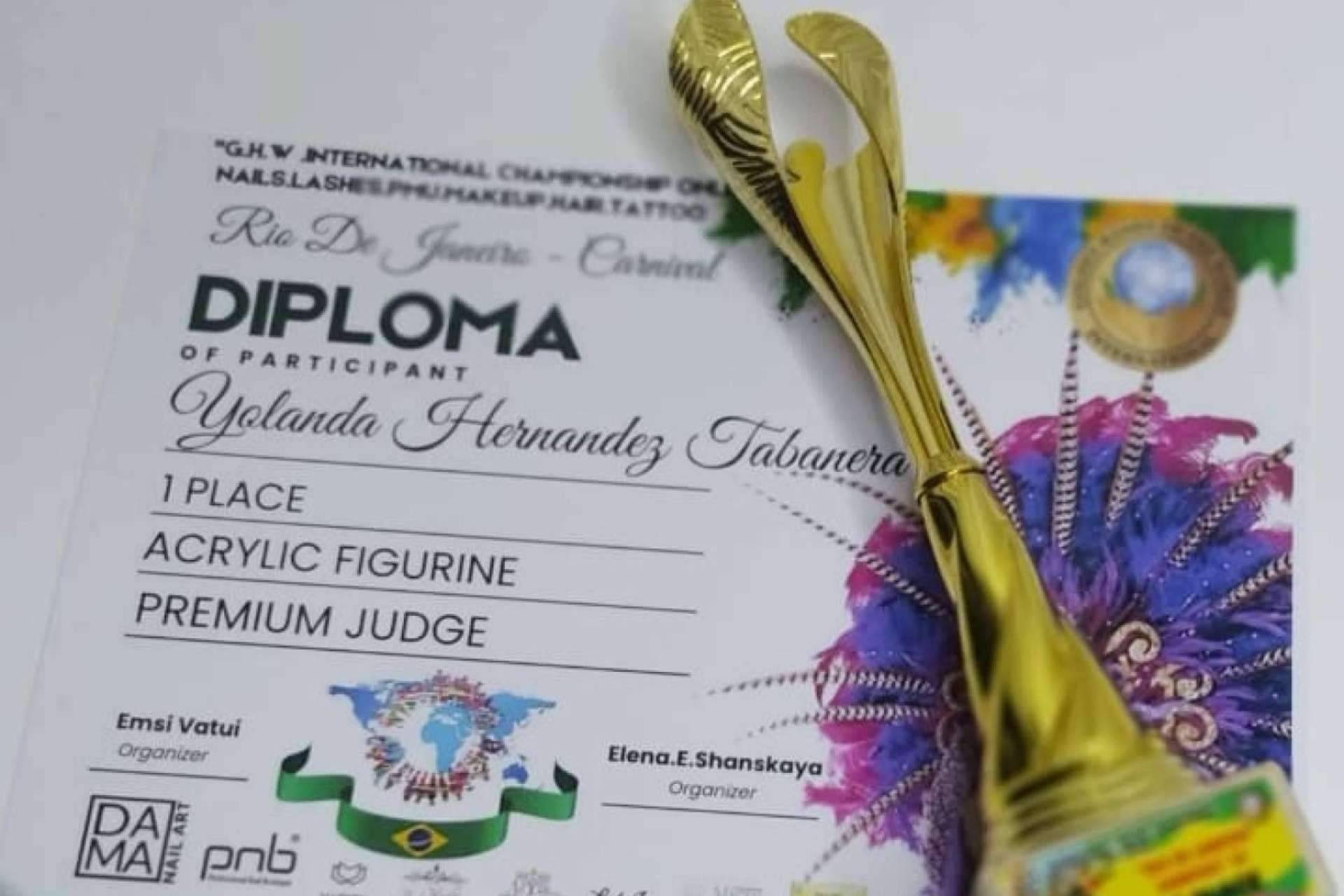 Yolanda Hernández, directora de Uñas y Estética, ha ganados 3 premios en la competición de río de Janeiro