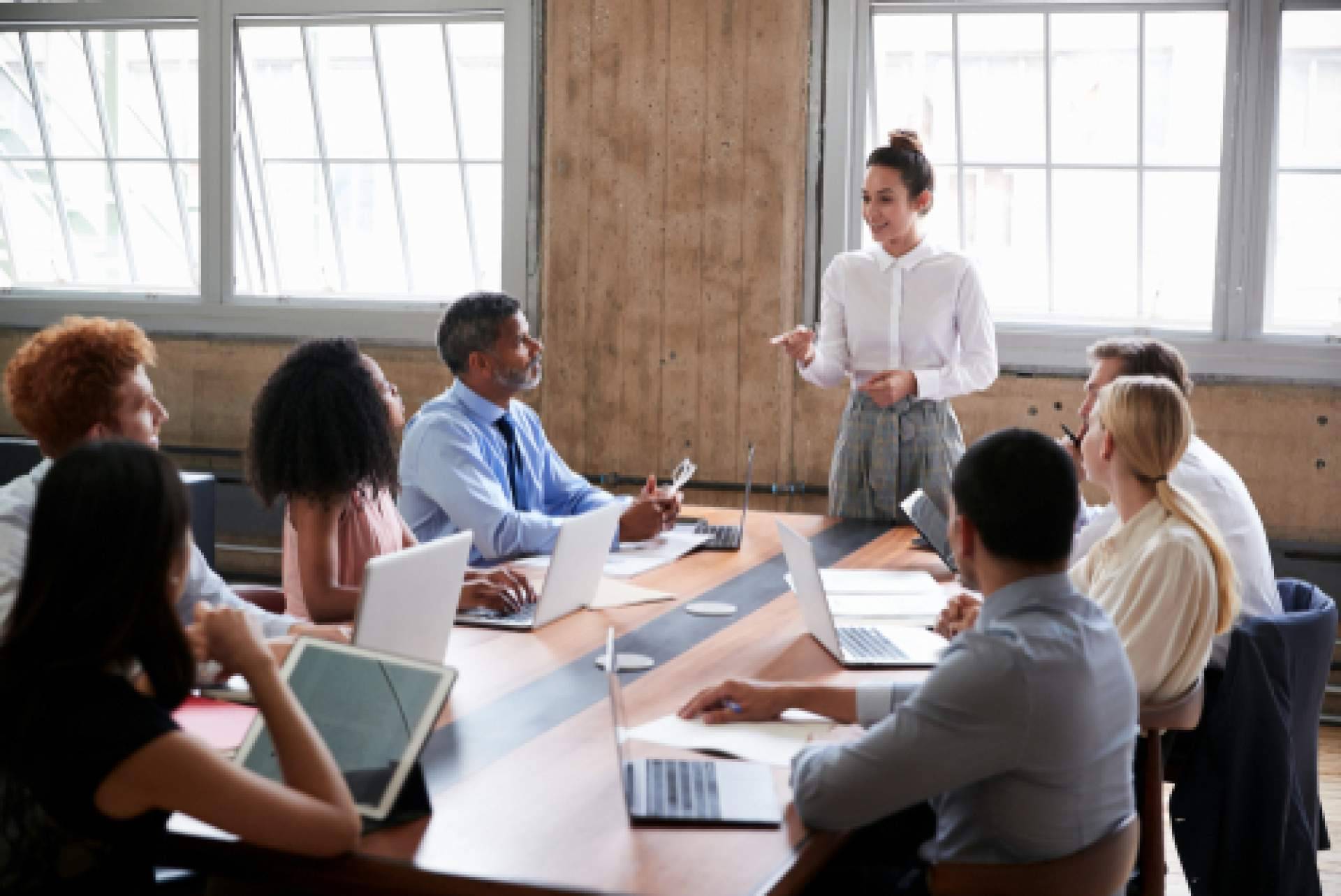 El paradigma actual de los negocios y la figura de la mujer
