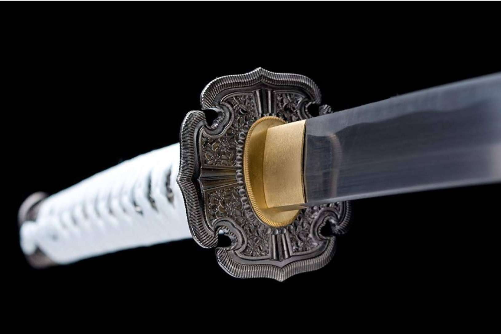 La posibilidad de adquirir modelos personalizados de katana, disponible en Katanamart