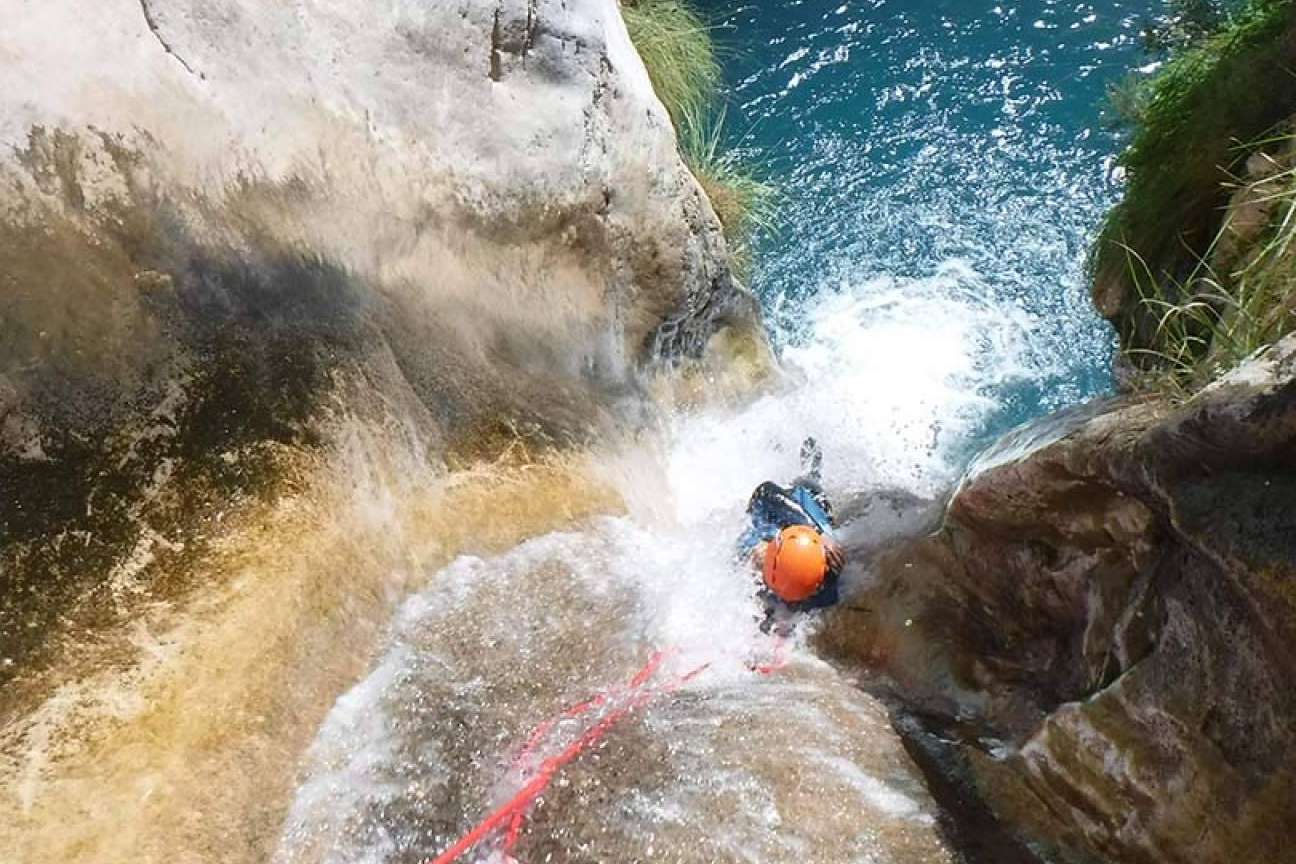 Barranquismo por Río Verde. ¿Qué hay que llevar en un botiquín?, con Guías Nevada