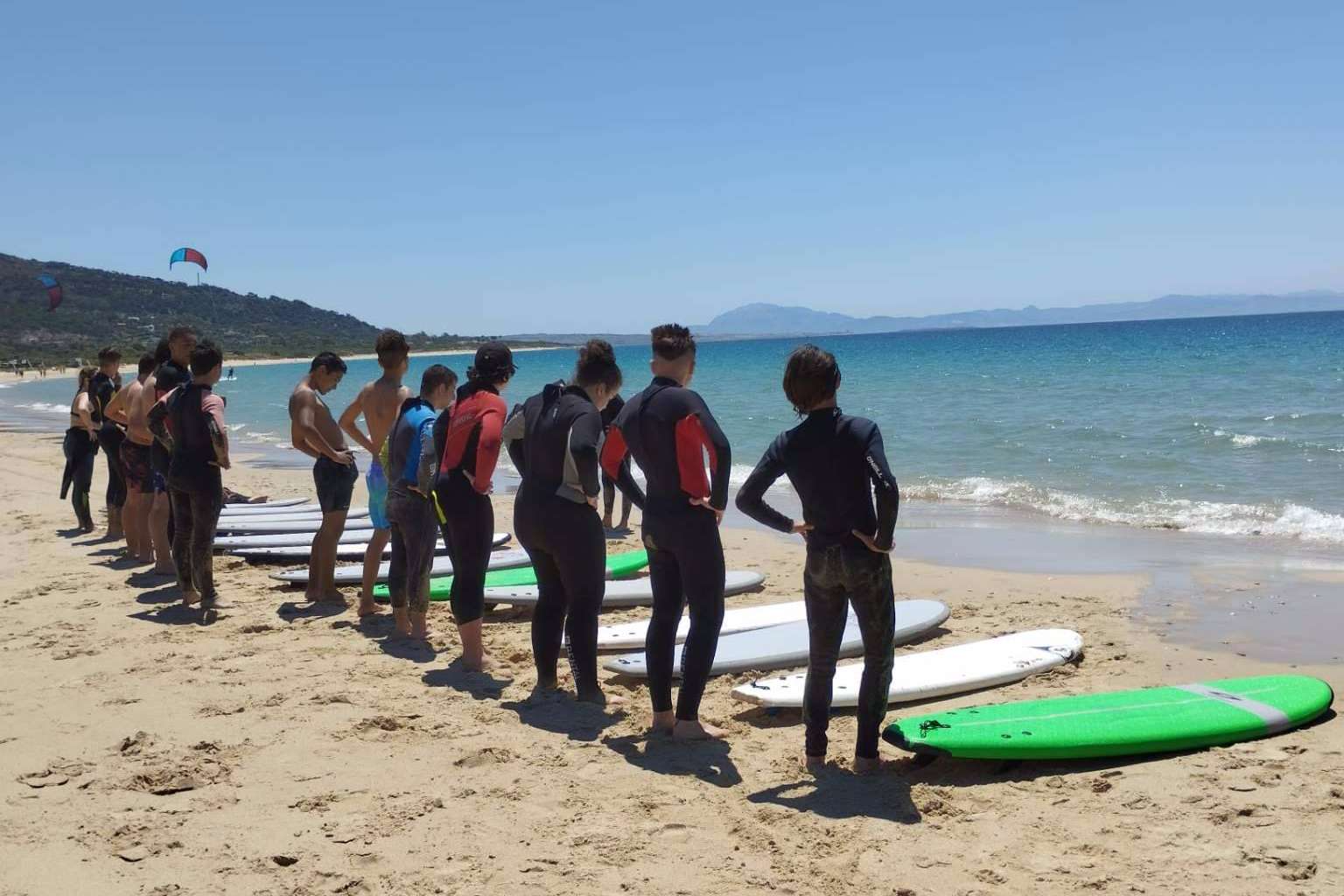 Tarifa Kitesurf Camp ofrece campamentos de verano para adolescentes en la playa de Tarifa