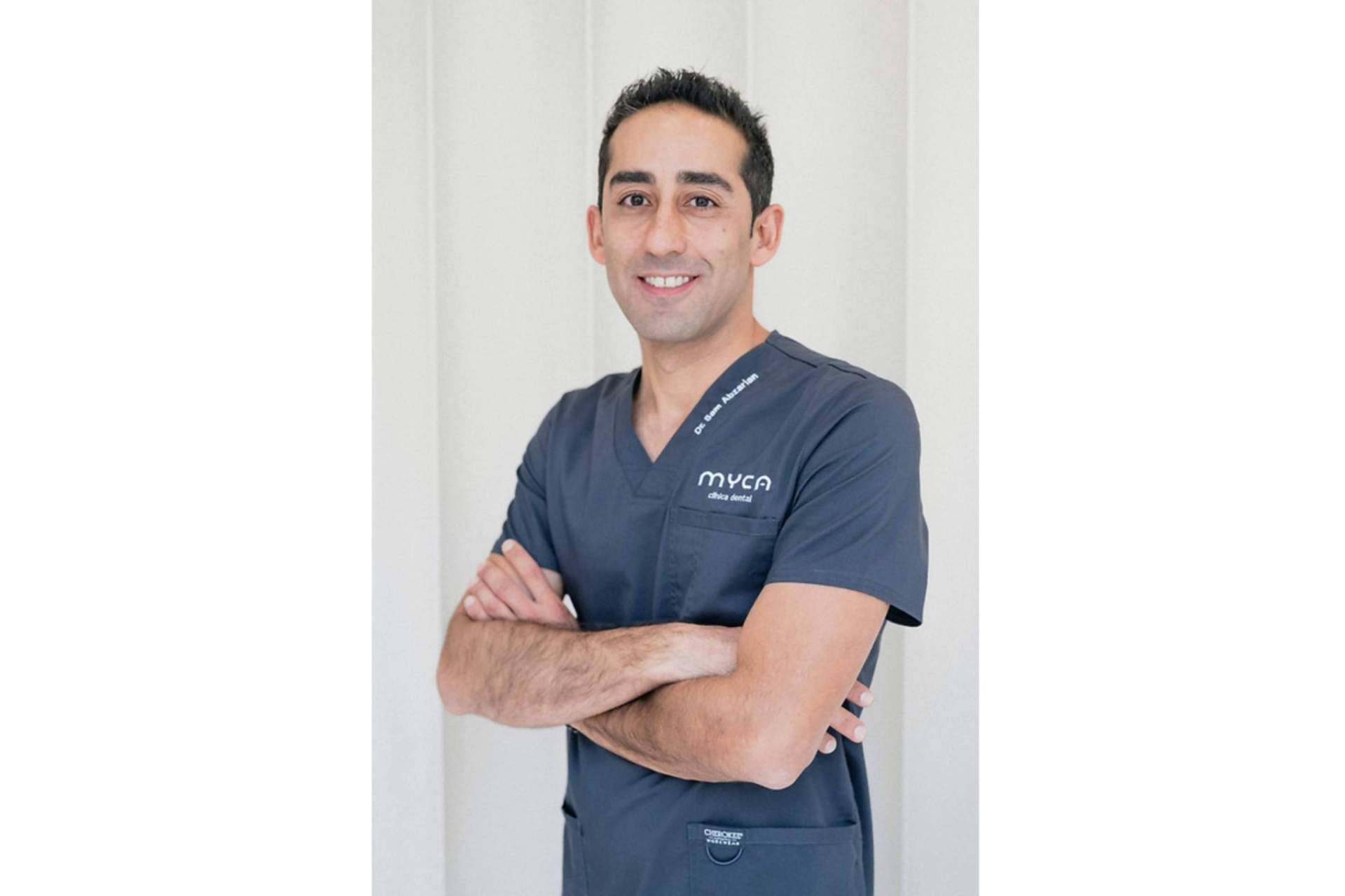 Tratamiento efectivo para el apiñamiento dental en MYCA Clínica Dental