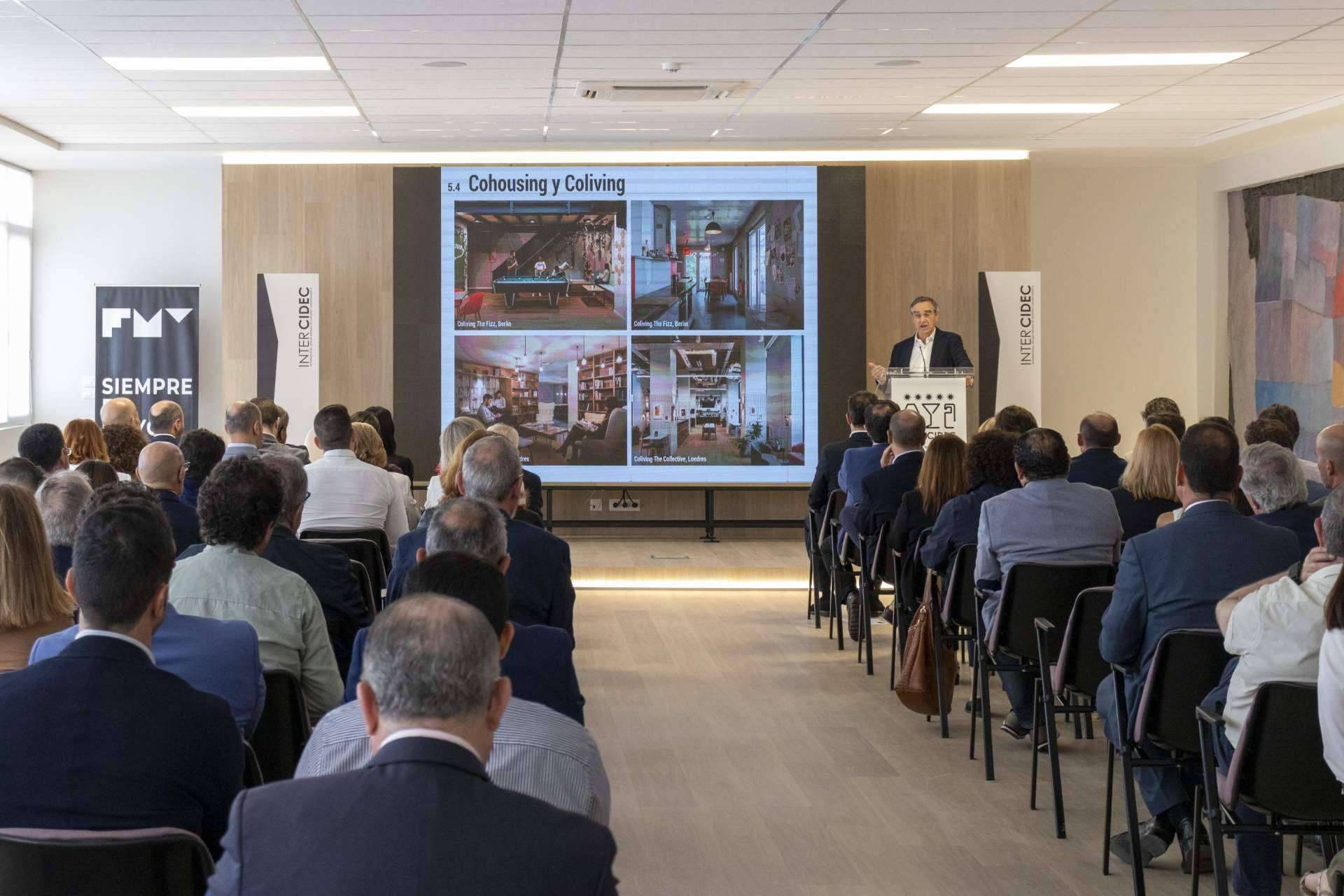 Inauguración de la renovada sala de conferencias de la Feria del Mueble Yecla (FMY)