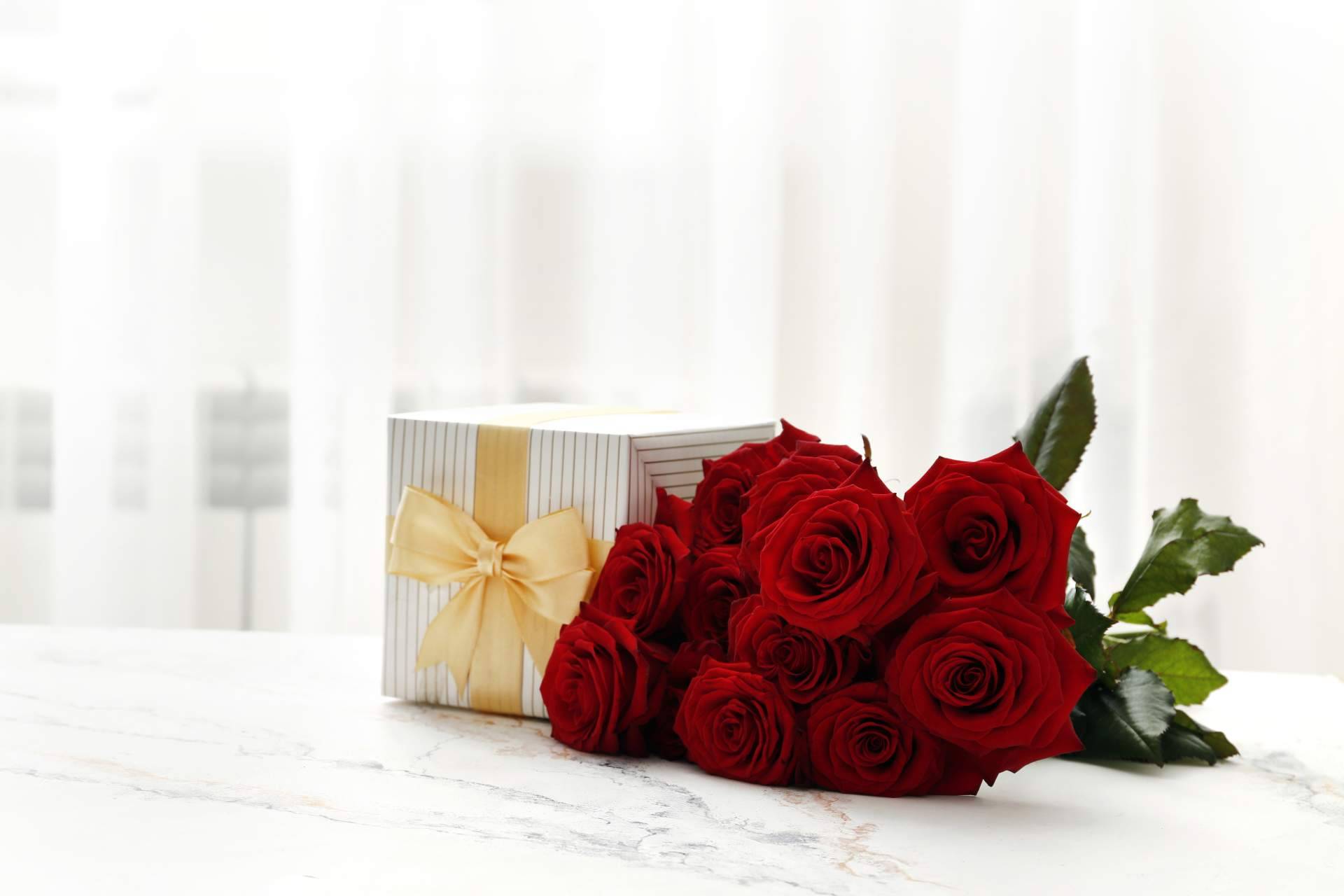 Regalar rosas amarillas y rojas con Rosistirem