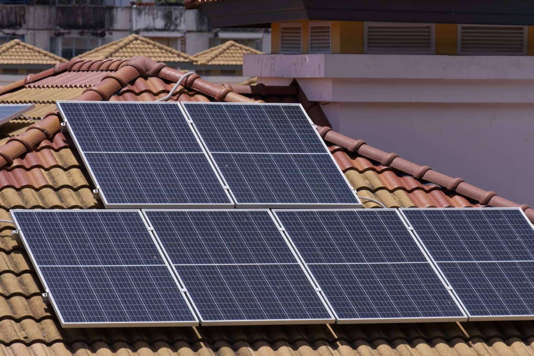 Cuántos paneles solares fotovoltaicos se necesitan en una casa, según Energíasolarfotovoltaica.org