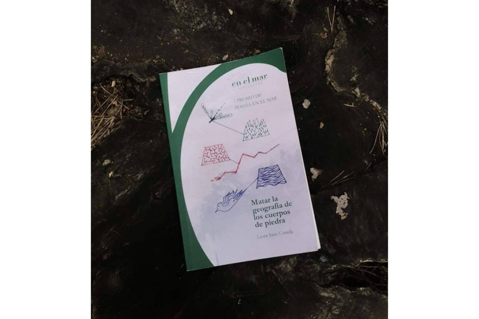 La autora palentina Laura Sanz Corada presenta su primer poemario, 'Matar la geografía de los cuerpos de piedra'