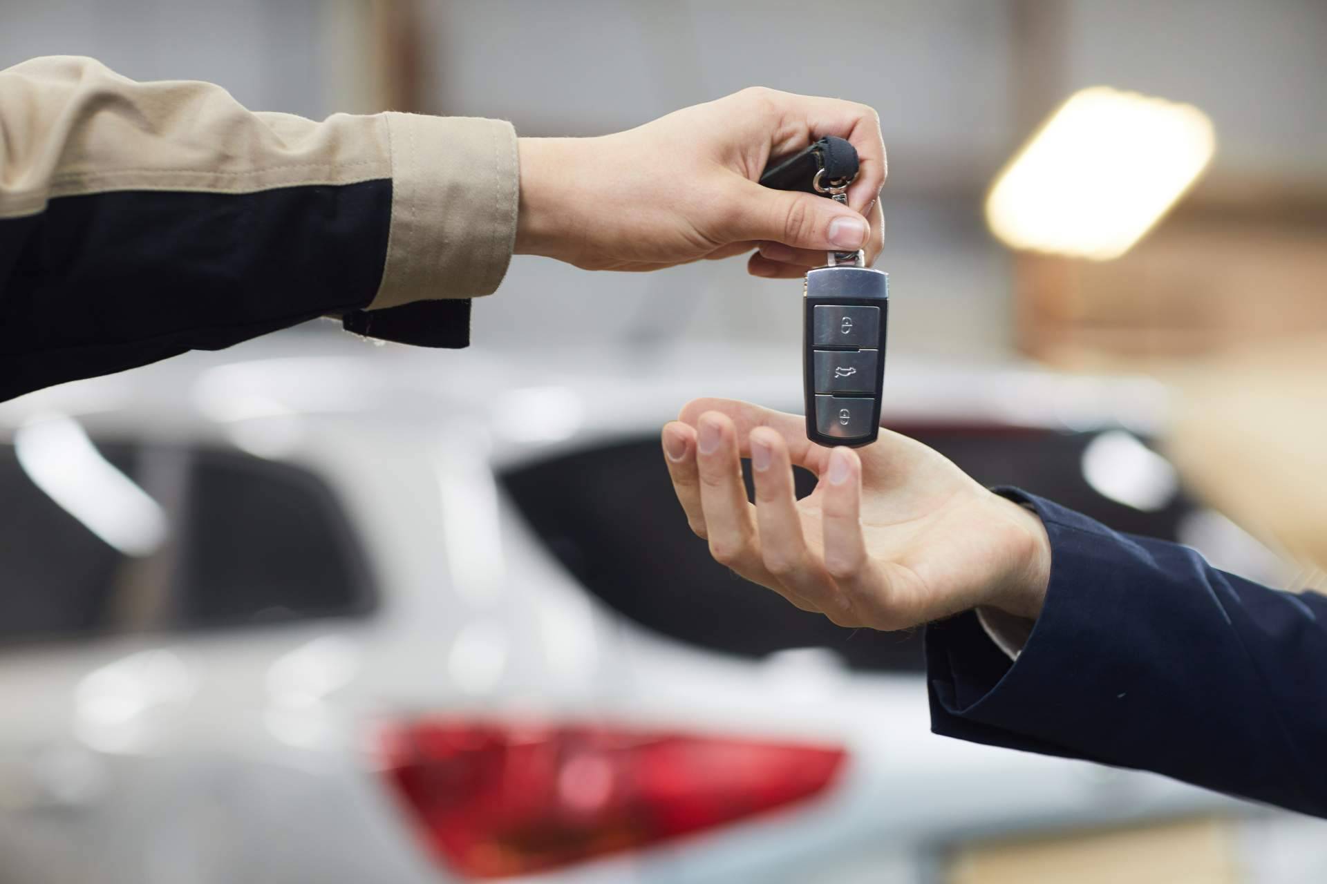Alquilar un Ferrari es la alternativa elegida por cada vez más personas que quieren disfrutar de la velocidad, por Rent Car Deluxe