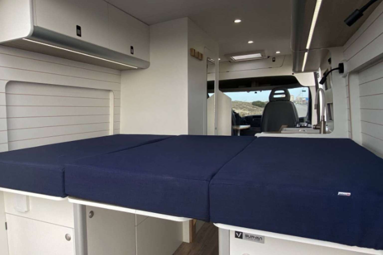 SurVan Camper planea un viaje en furgoneta camperizada por la costa de Andalucía