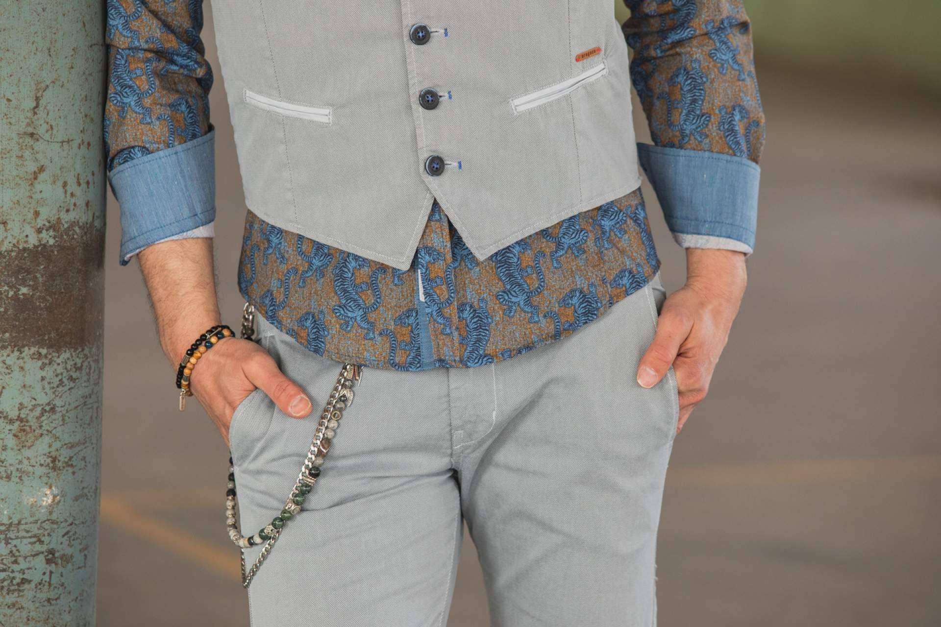 El amplio catálogo de camisas estampadas de Aragaza