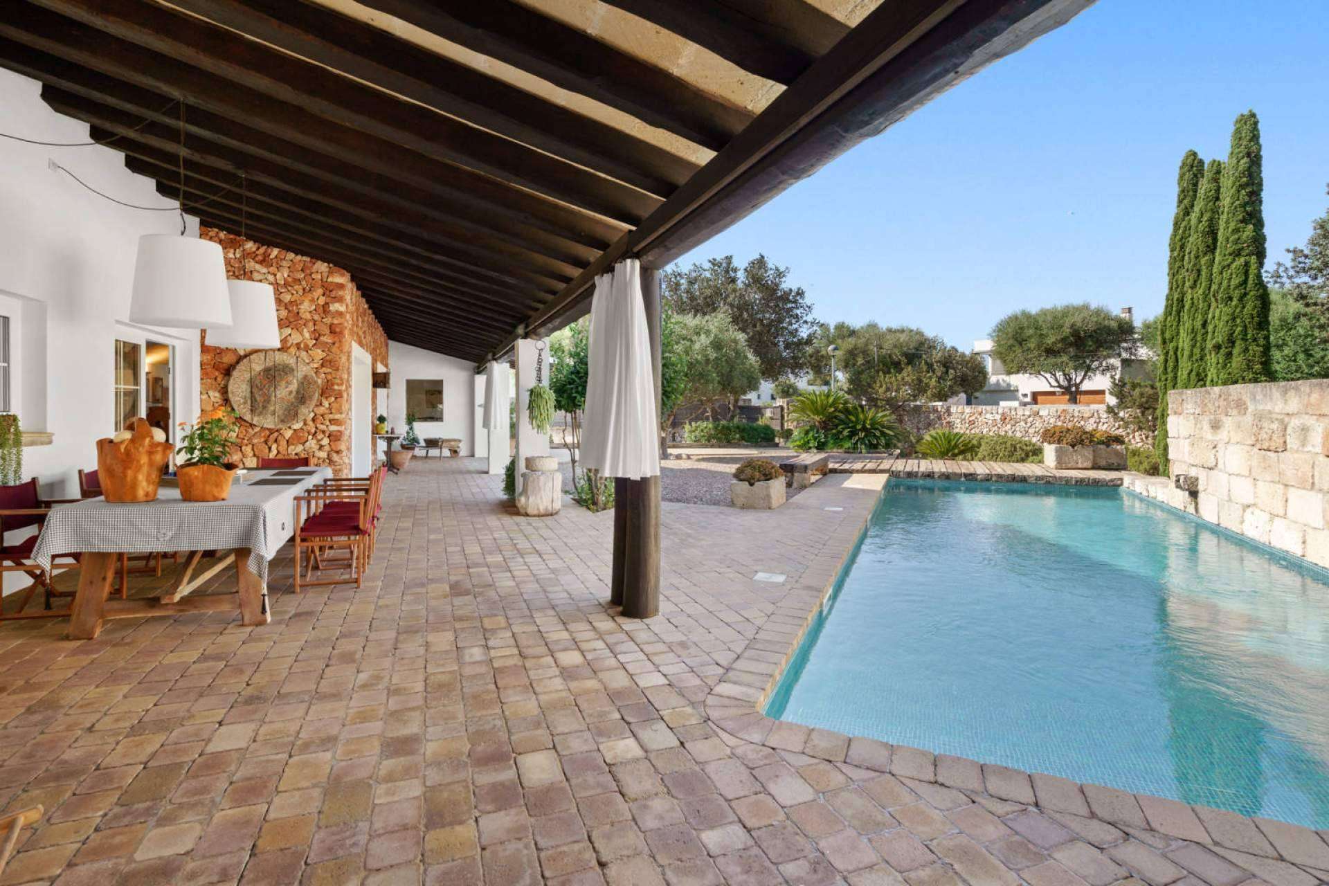 ¿Cuáles son los beneficios de adquirir una casa en Menorca?