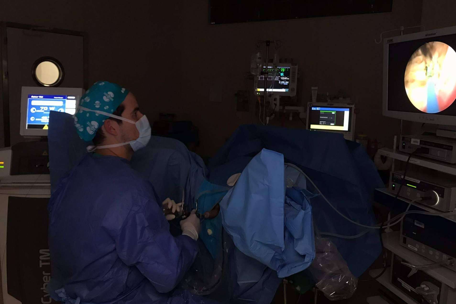El Dr. Nelson Díez permite someterse a una cirugía mínimamente invasiva de hiperplasia prostática