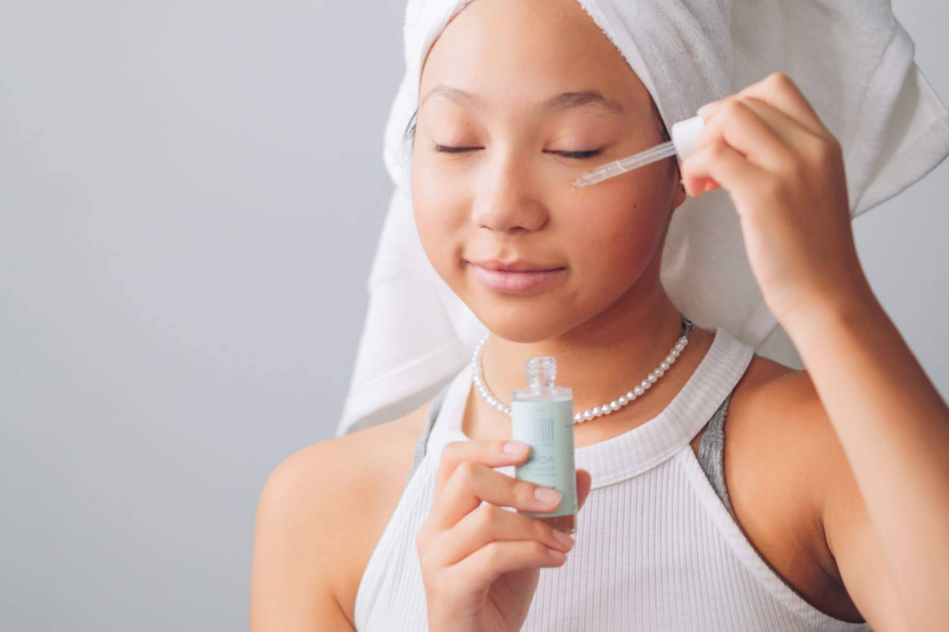 Los beneficios del Acnhelp day serum, un tratamiento natural contra el acné