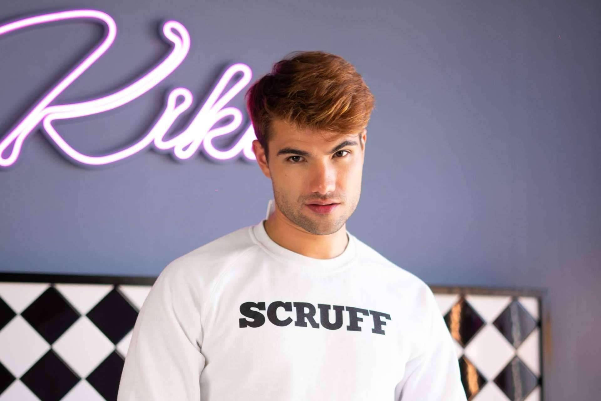 SCRUFF ofrece la posibilidad de chatear en línea y organizar encuentros en persona con la comunidad LGTBQ+