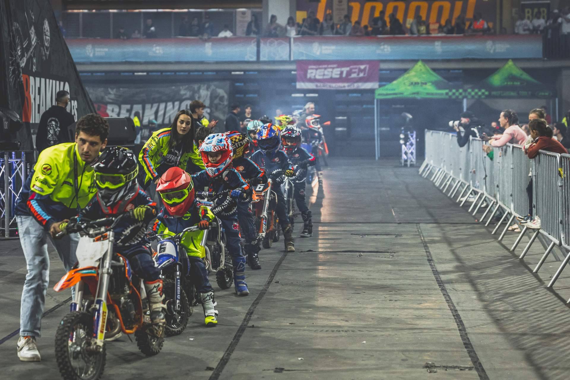 Los pilotos del equipo Breaking de Freestyle Motocross realizarán un espectáculo de acrobacias en moto exclusivo para los alumnos de la escuela de motocross Motoffroad de Zona Motor Ametlla Park