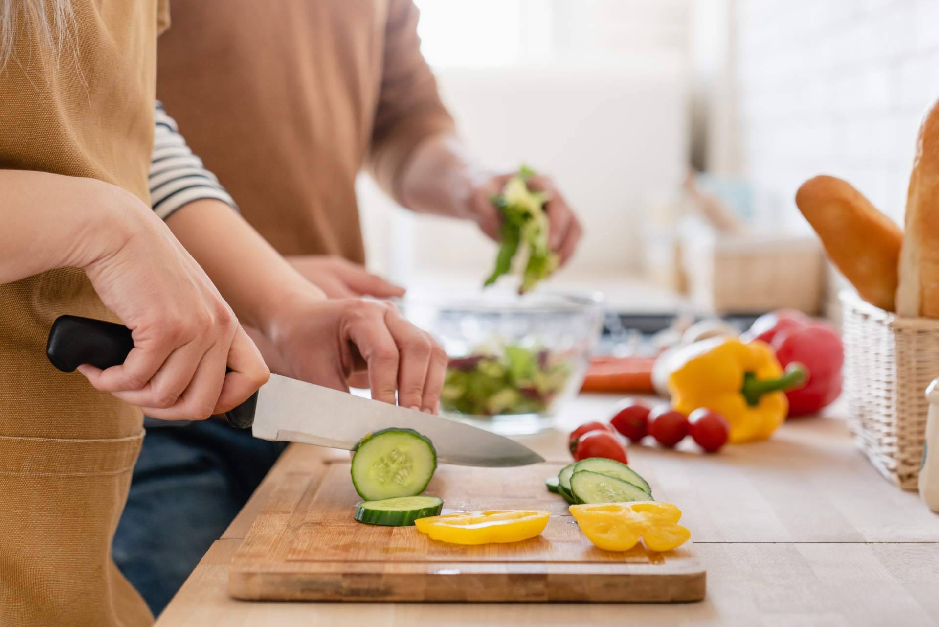 Recomendaciones nutricionales para mujeres en etapa de menopausia, por la clínica Cambia Comiendo