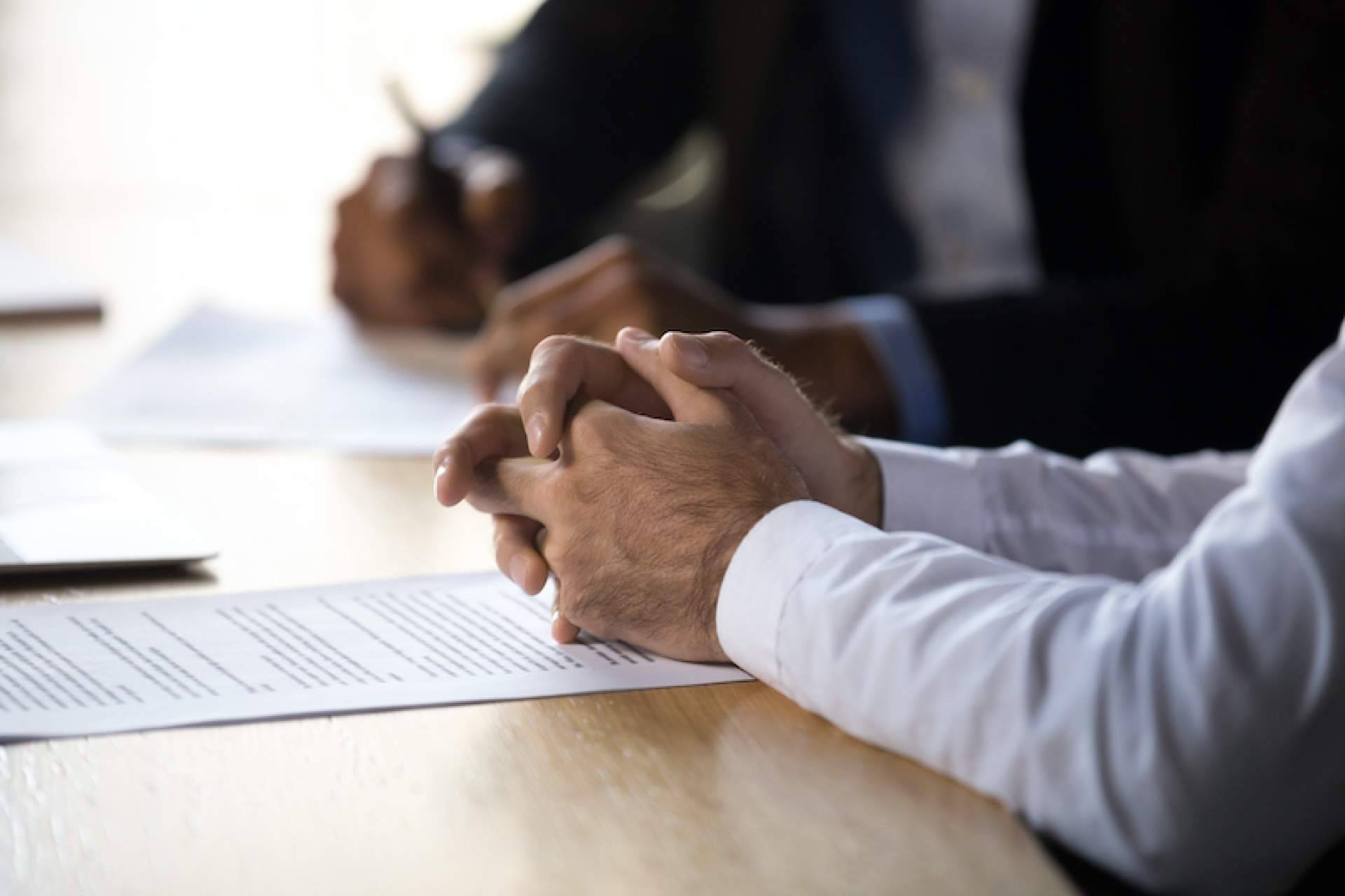 Información sobre contratos mercantiles, con AMG Interim Management