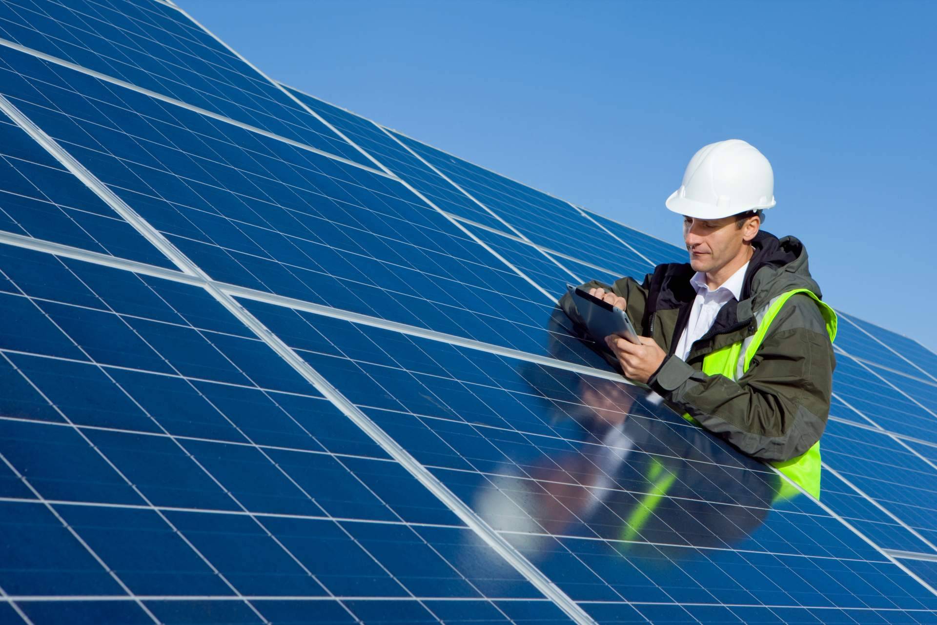 Control de sistemas de energía solar fotovoltaica con Made in Málaga