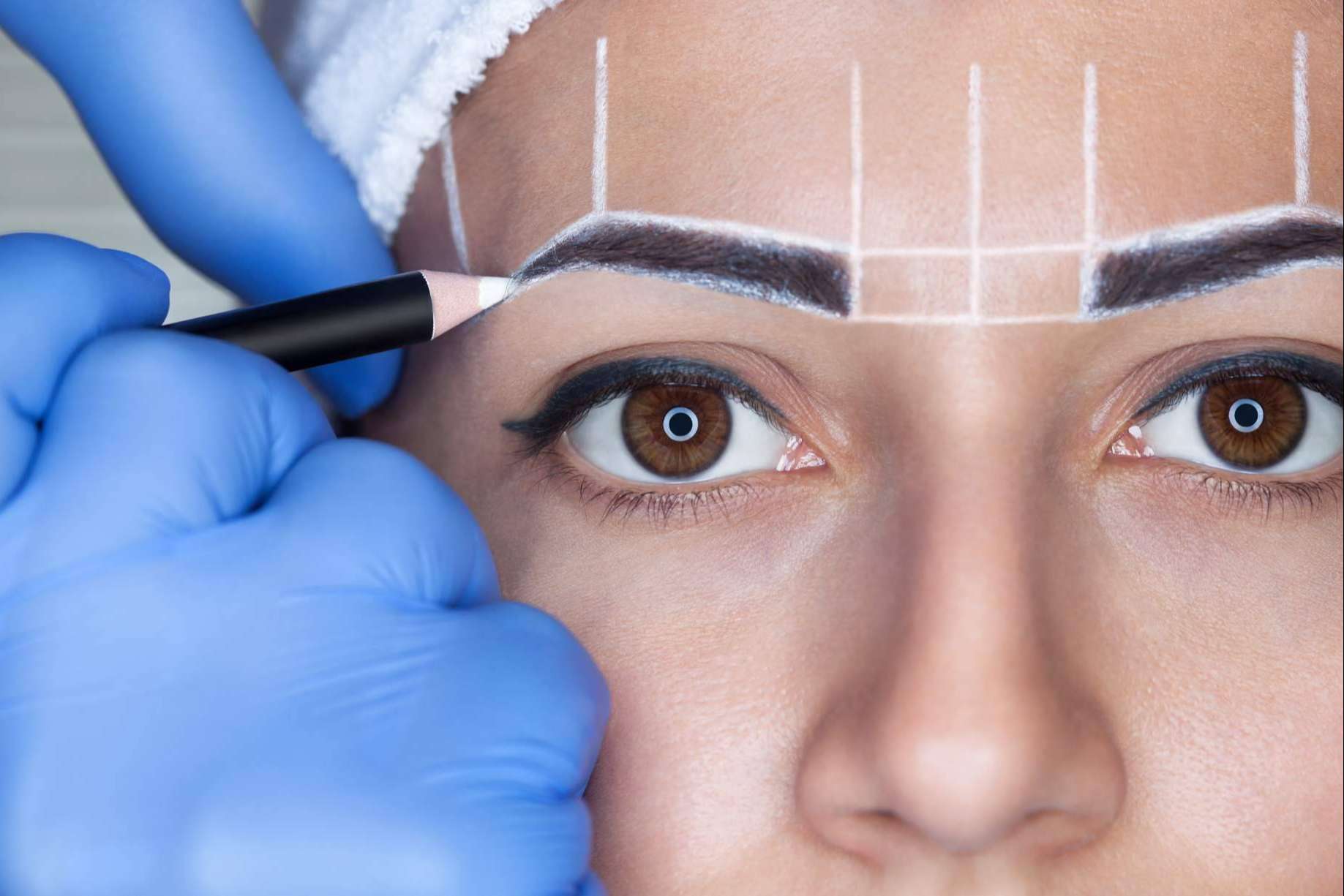 Una solución definitiva para transformar la apariencia, el injerto de cejas en mujeres