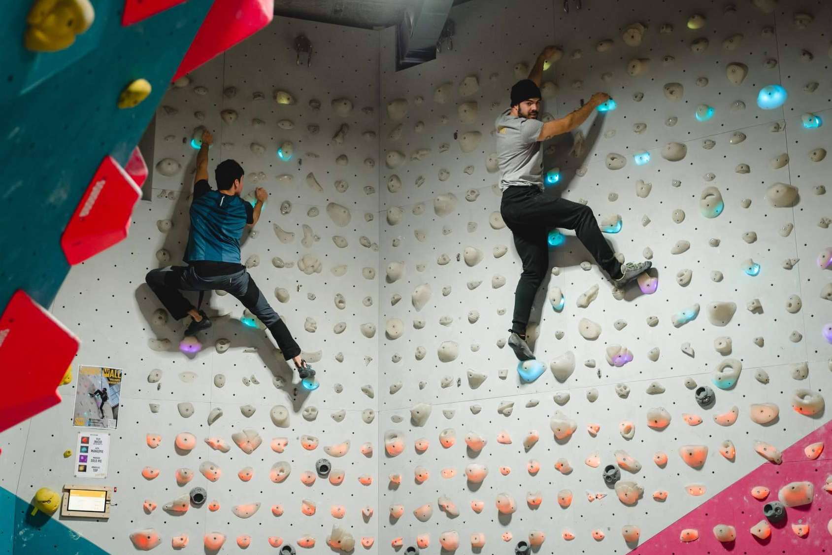 Shiny Wall se ocupa de montar paredes interactivas en rocódromos en España