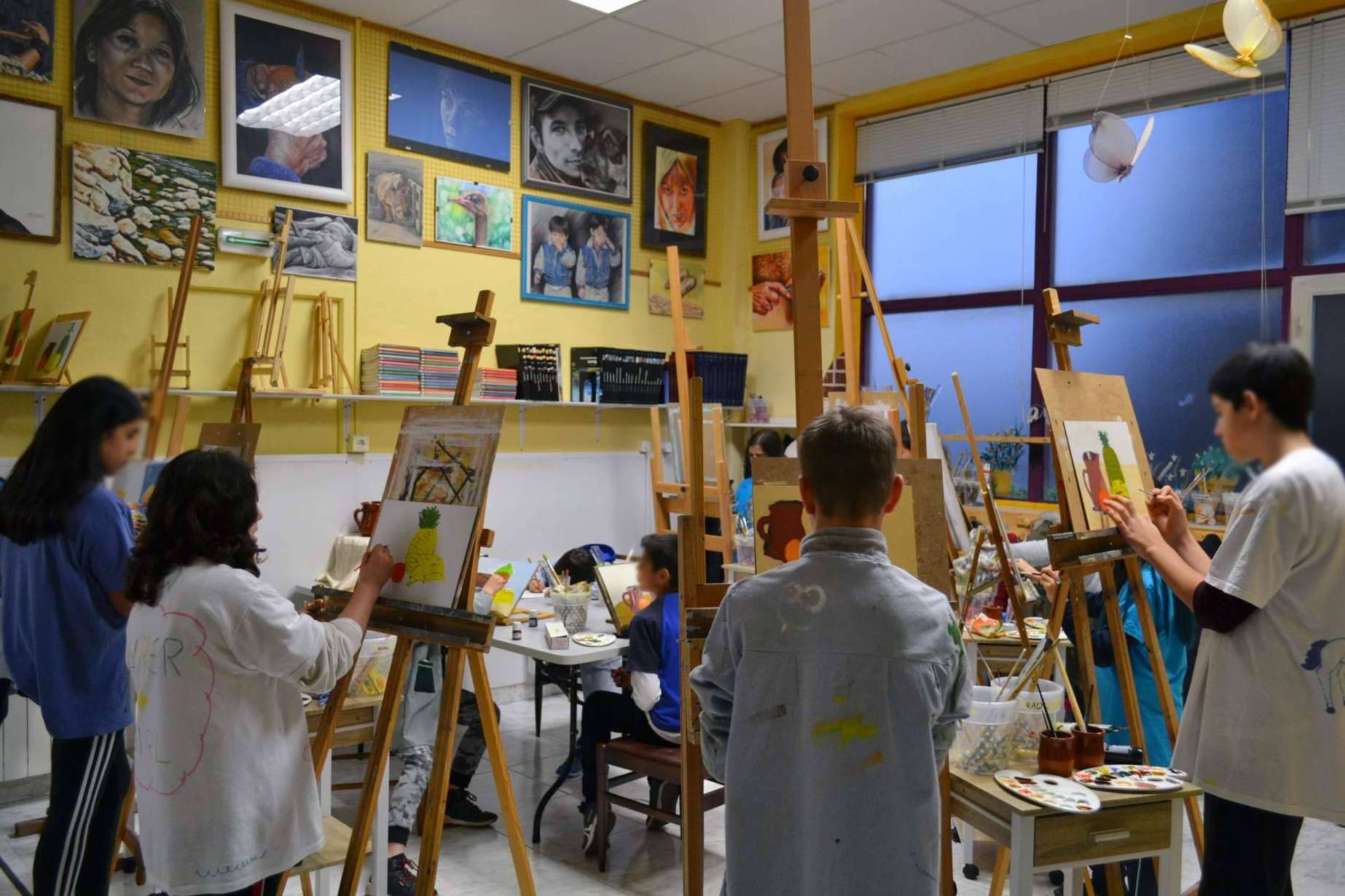 Concurso infantil en el Taller de Dibujo y Pintura Aceña - Olmedo, dentro del programa de fiestas del pamplonés Barrio de San Juan