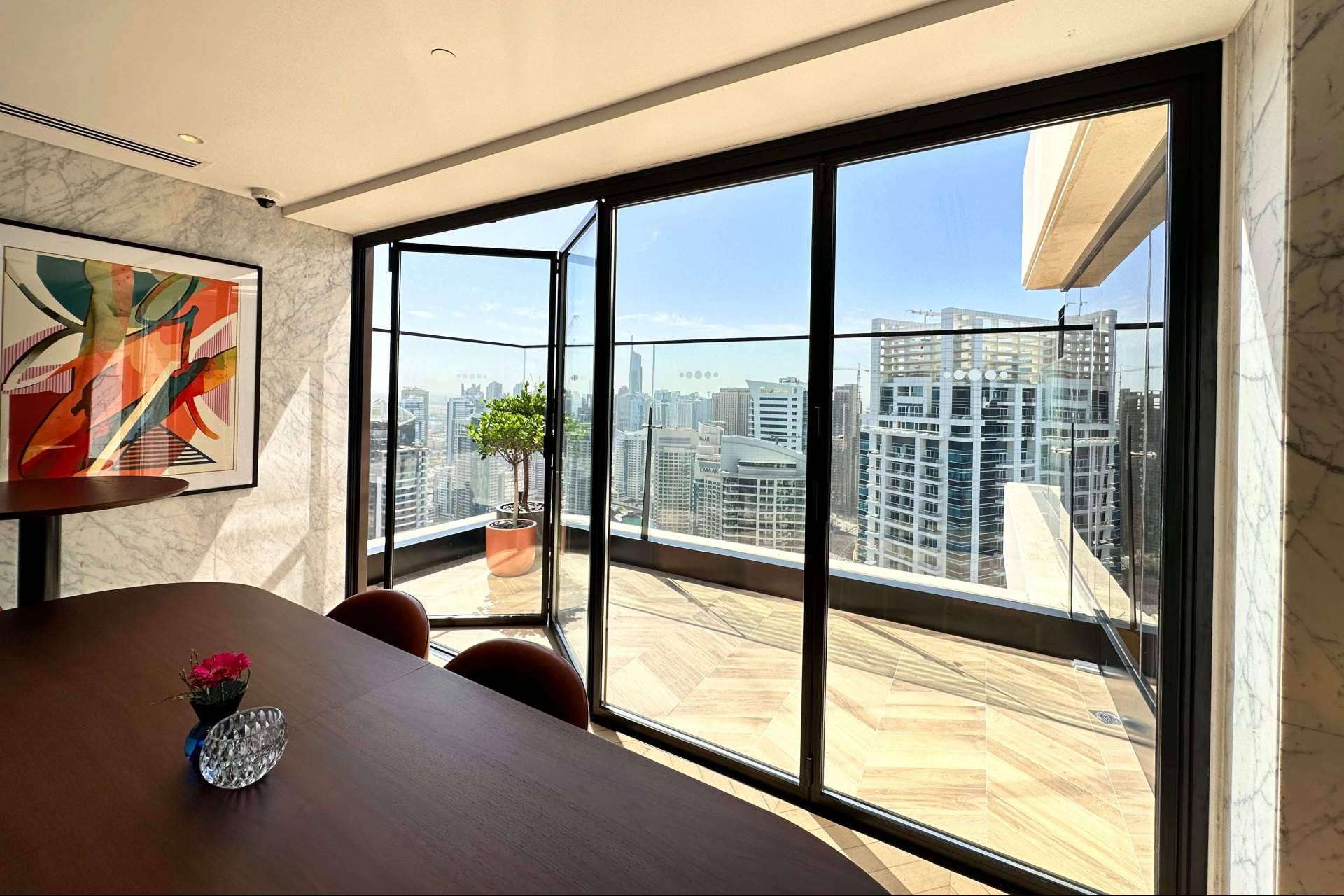 Puertas plegables con cristal disponibles en Airclos