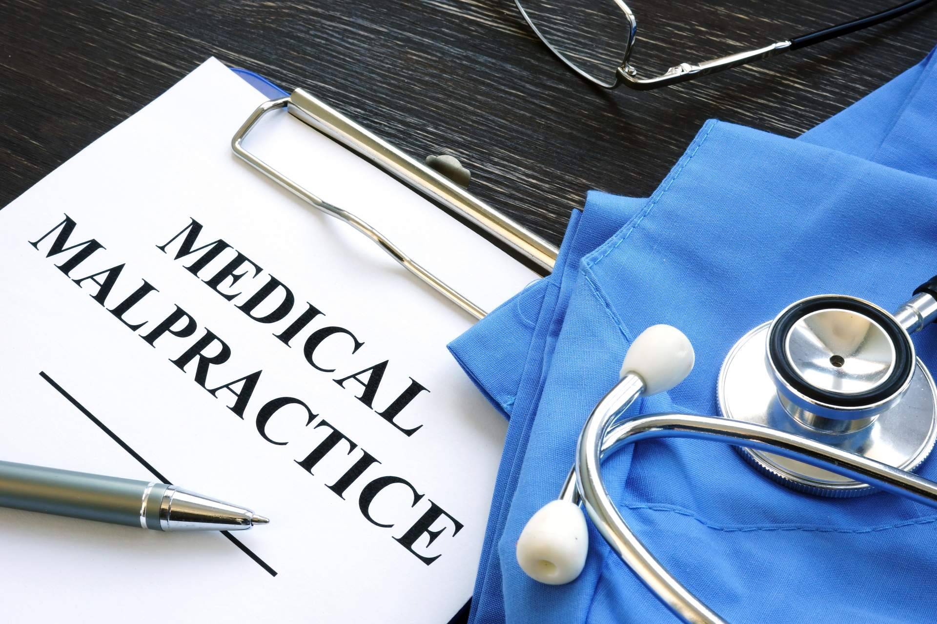 Mario Schilling dirige estudio experto en negligencias médicas