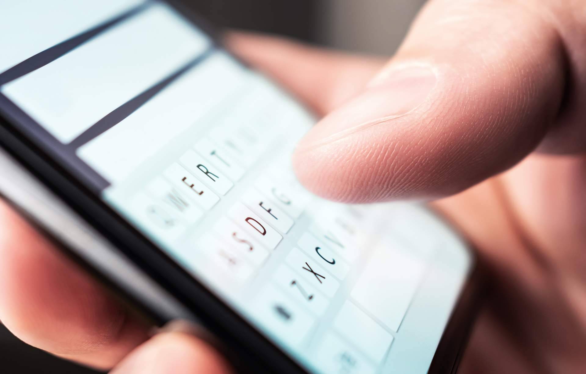 Aprender a usar WhatsApp de la mano de Ados Asesoría Alternativa