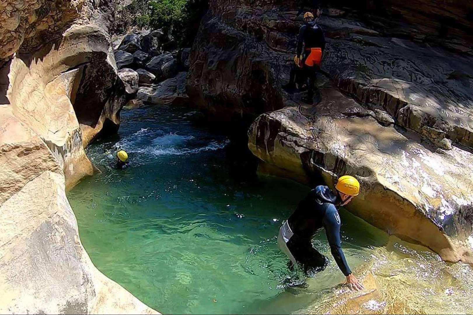 Canyoning Sierra de Guara ofrece la experiencia de hacer canyoning en Sierra de Guara