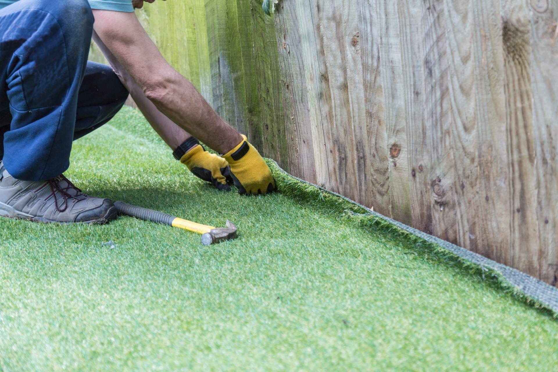 Los beneficios de instalar césped artificial en el jardín, por Eurocesped