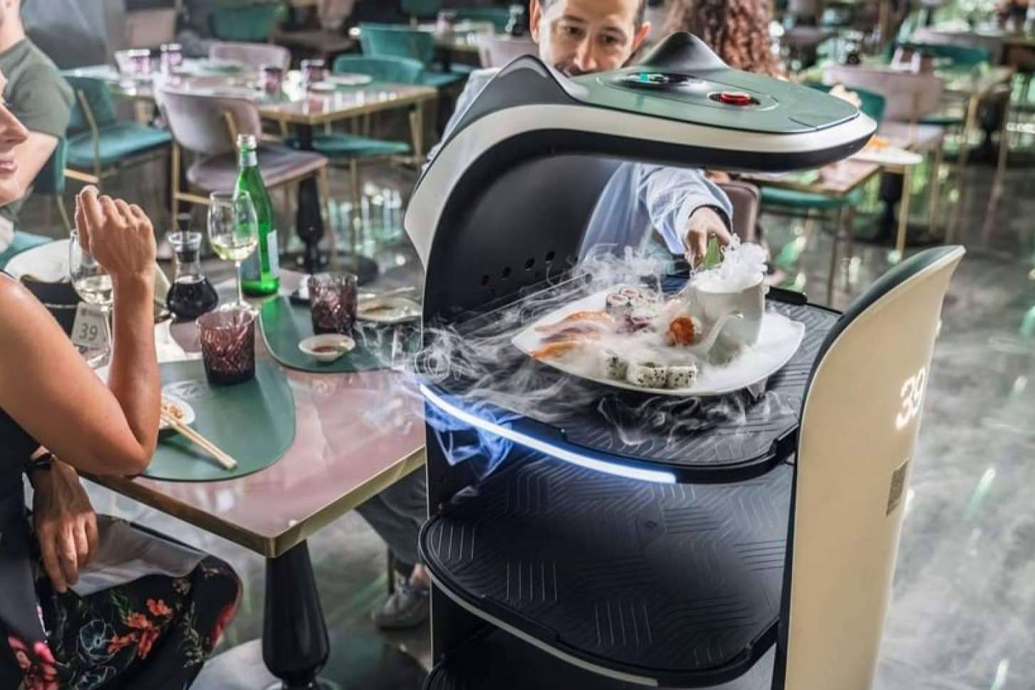 Eficiencia y rentabilidad con el robot camarero y ayudante para restaurantes y otros negocios